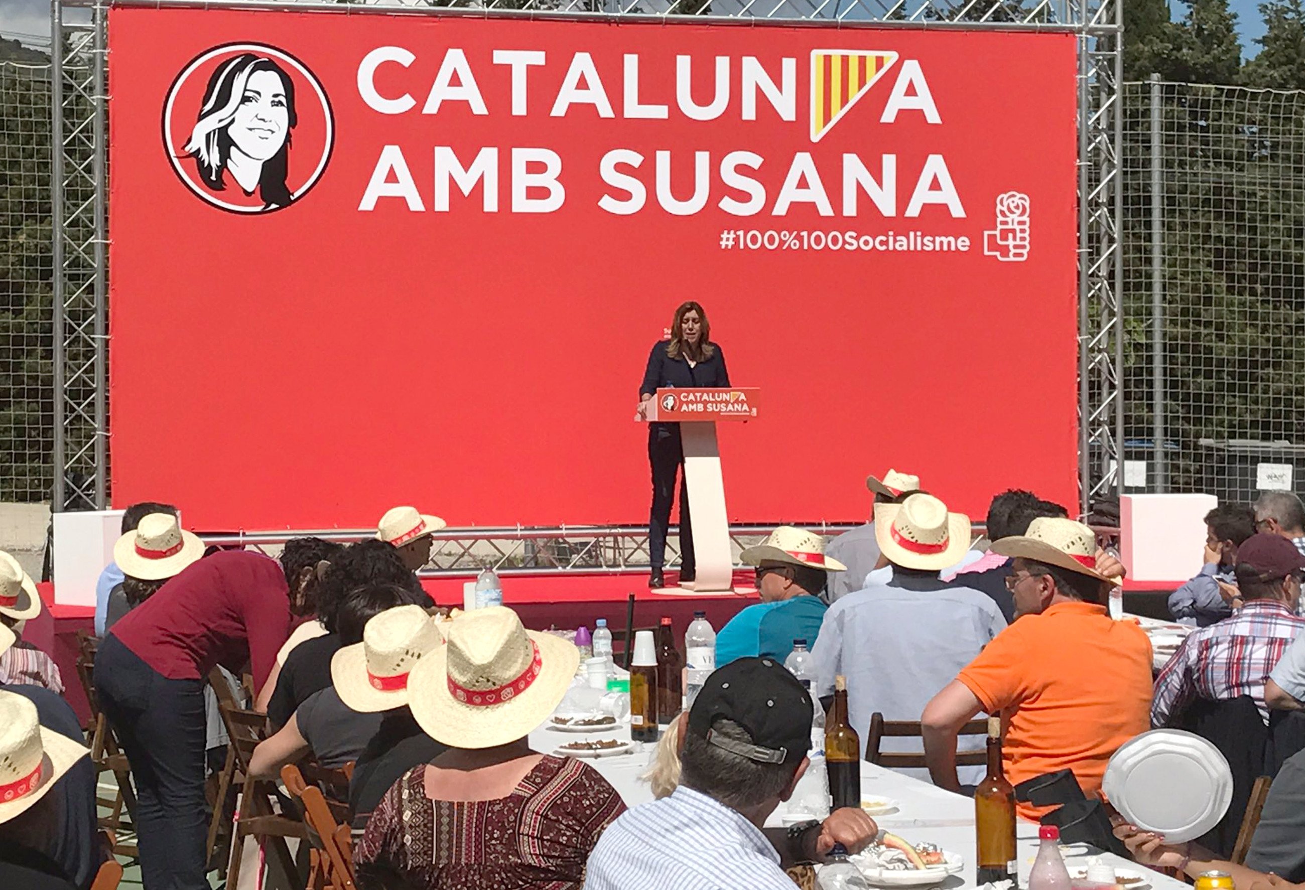 Susana Díaz gana en Cànoves con unas 'migas'
