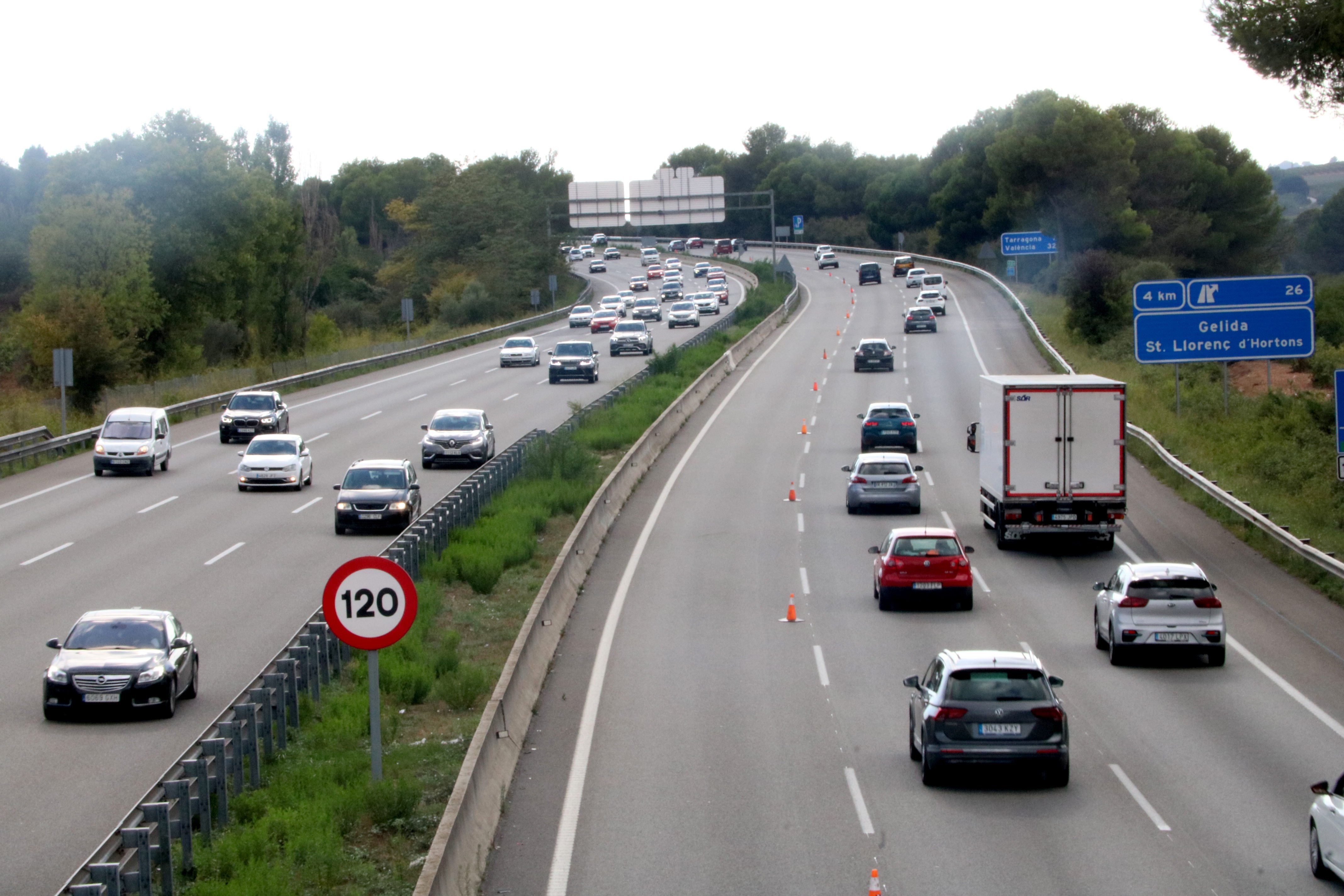 Cues quilomètriques a l'AP-7 per dos accidents