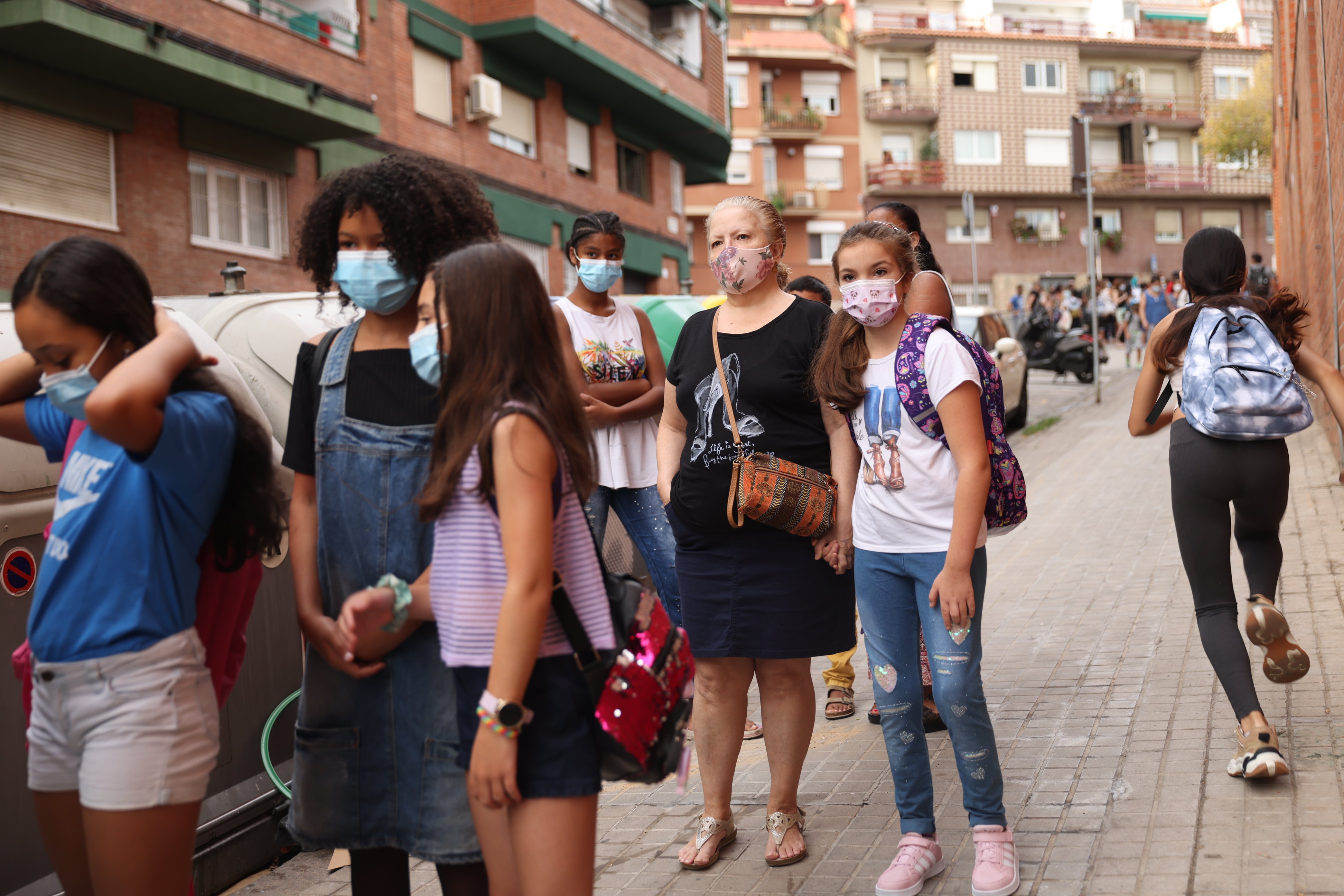 A la espera de poder entrar a la escuela