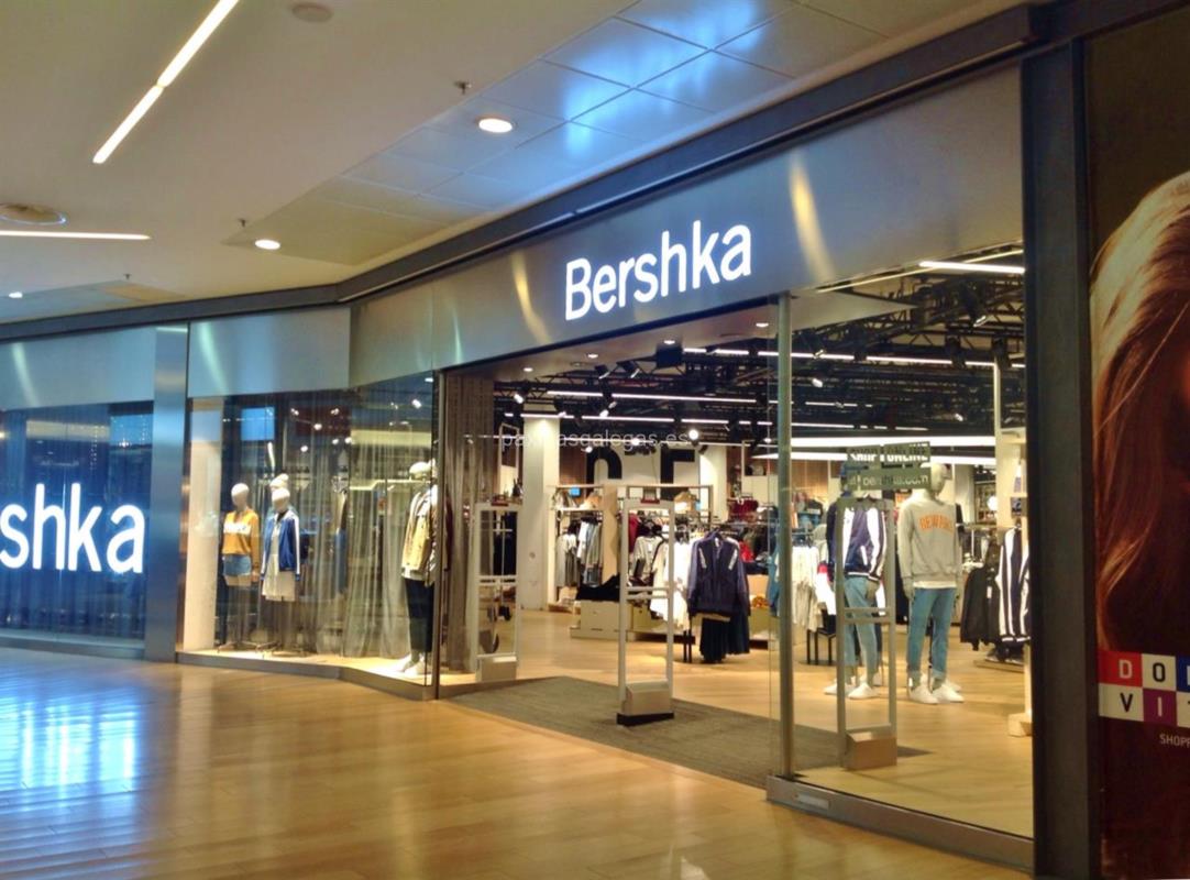 Bershka té un abric només per a atrevides que combina l'escaquer i l'animal print per a convertir-te en única