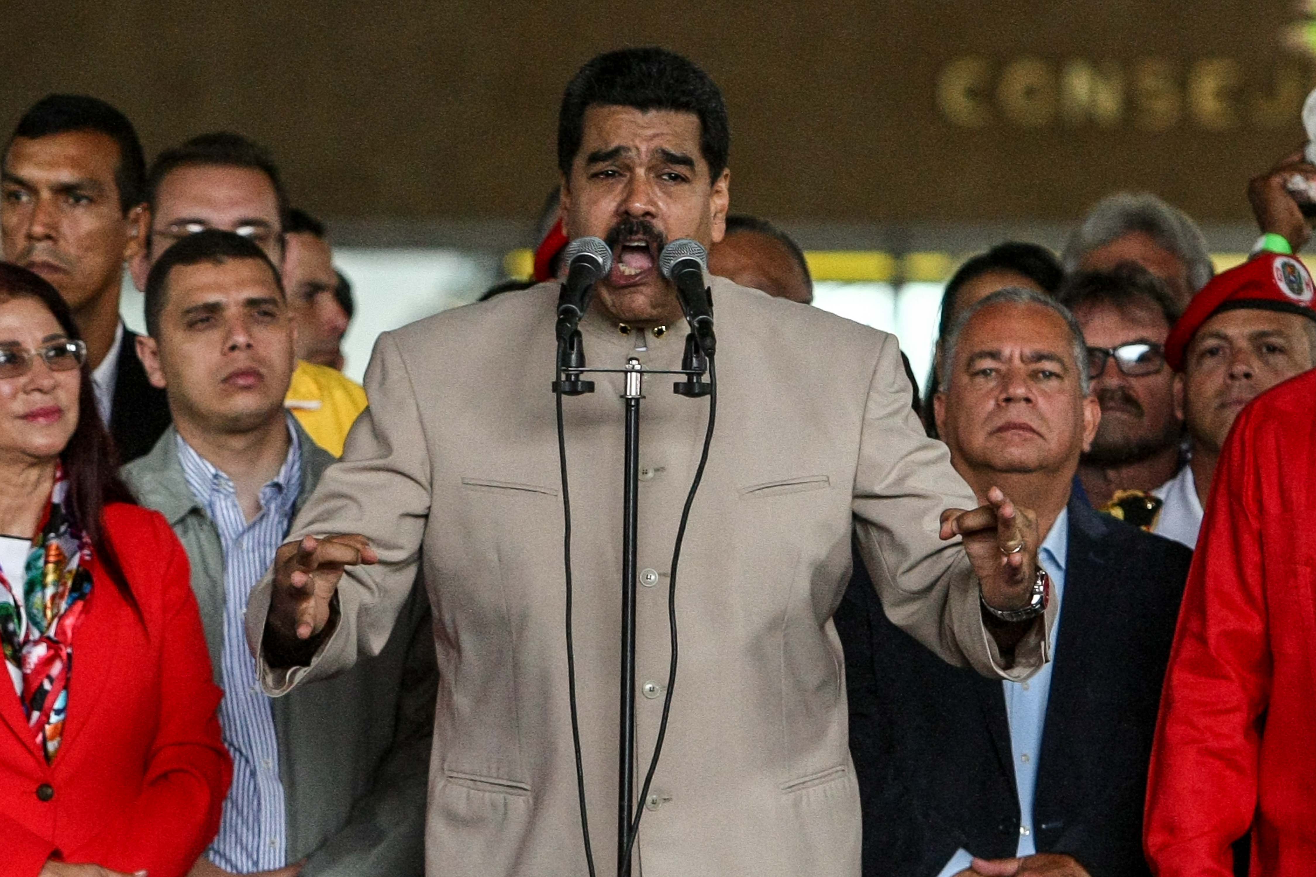 Maduro responde a Trump que no tienen miedo a defender "con las armas" Venezuela