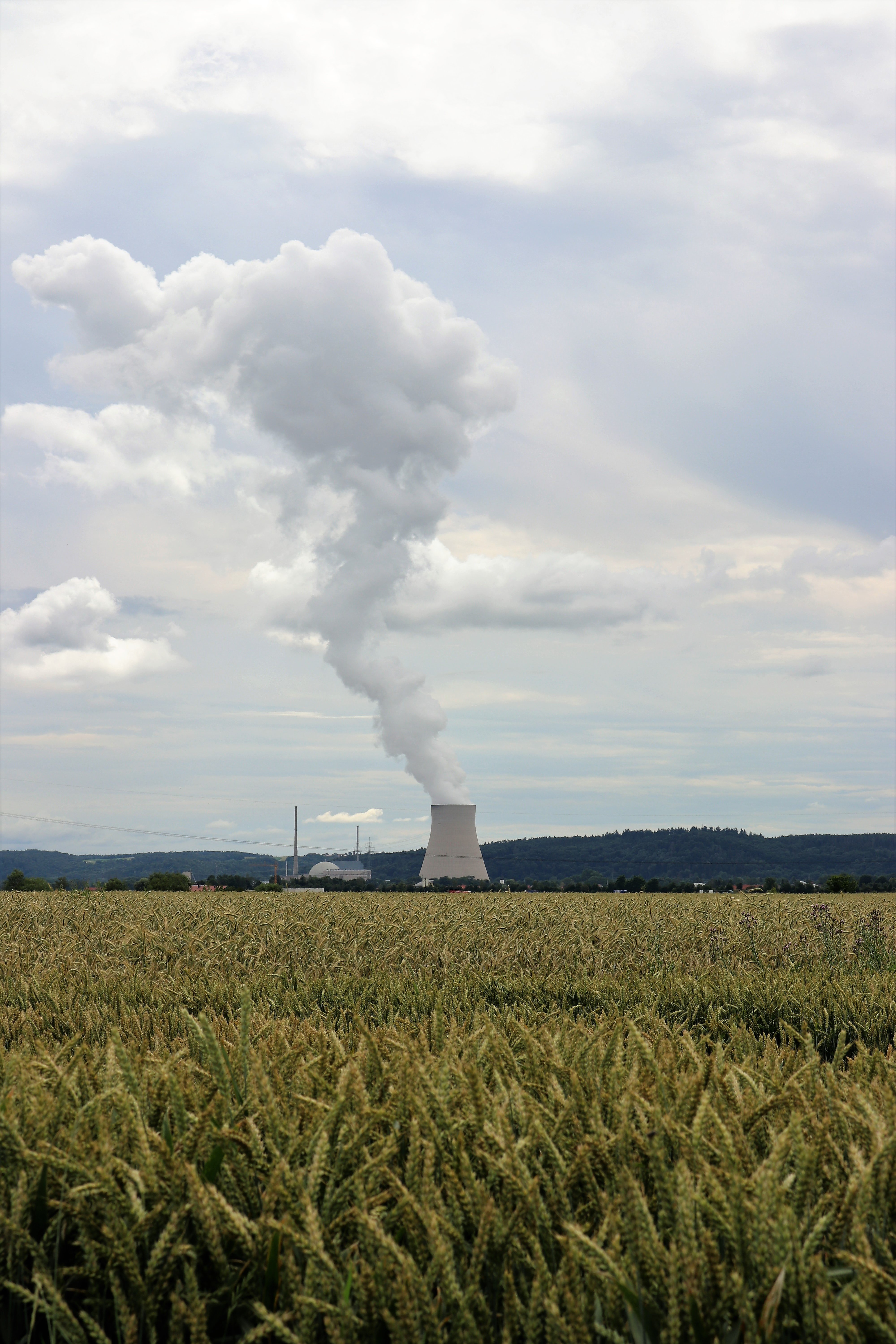 Las eléctricas amenazan al Gobierno con parar las nucleares