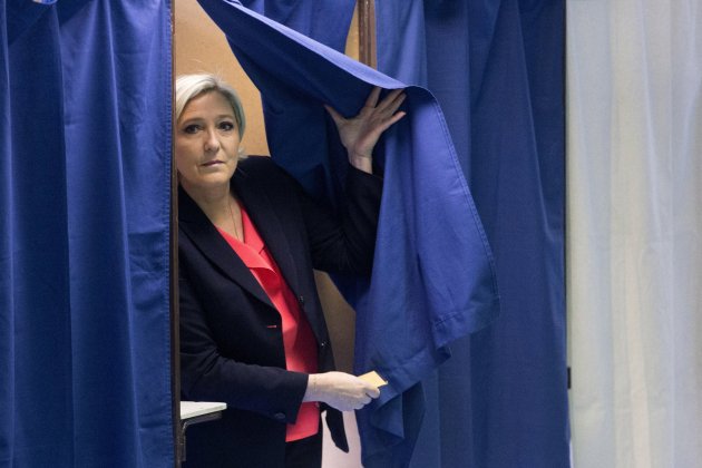 Marine Le Pen votant a les eleccions presidencials França EFE Marine Le Pen votant a les eleccions presidencials França EFE
