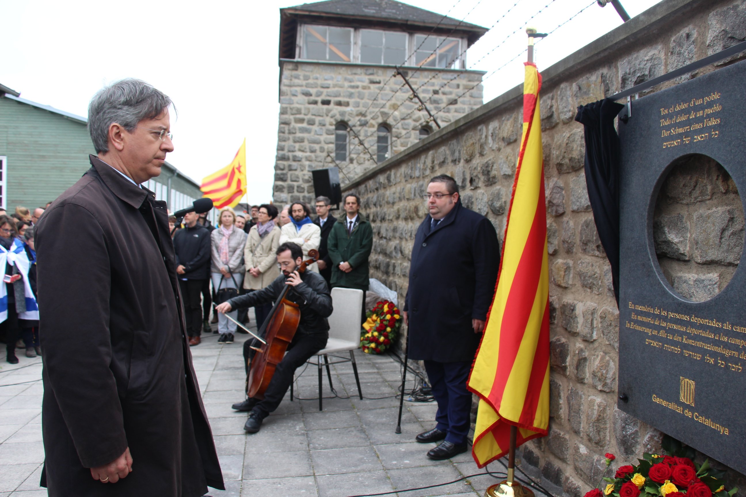 El marcaje diplomático a Romeva llega a Mauthausen (entre esteladas)