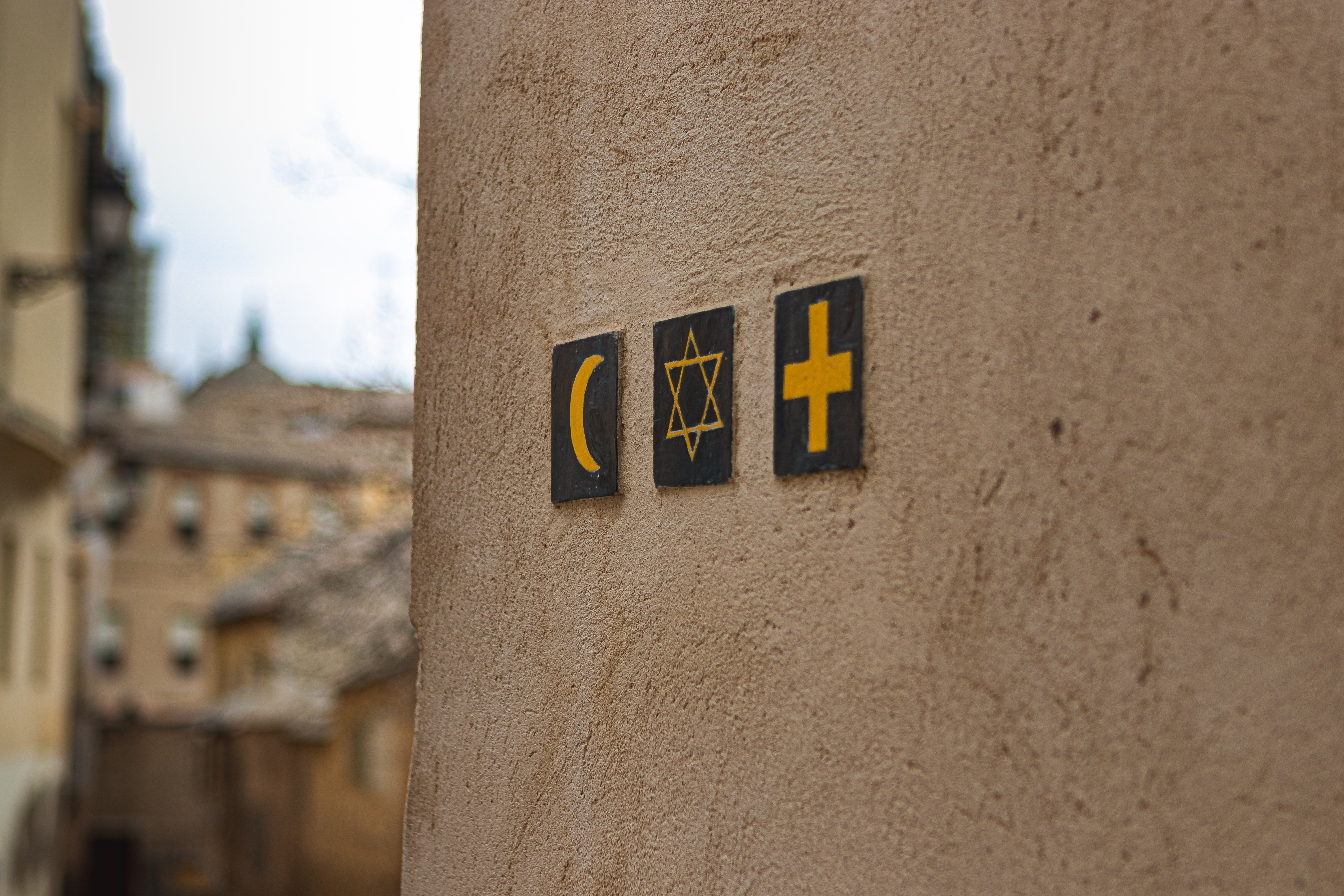 ¿Hay libertad religiosa en Catalunya? Este es el espacio que lo analiza