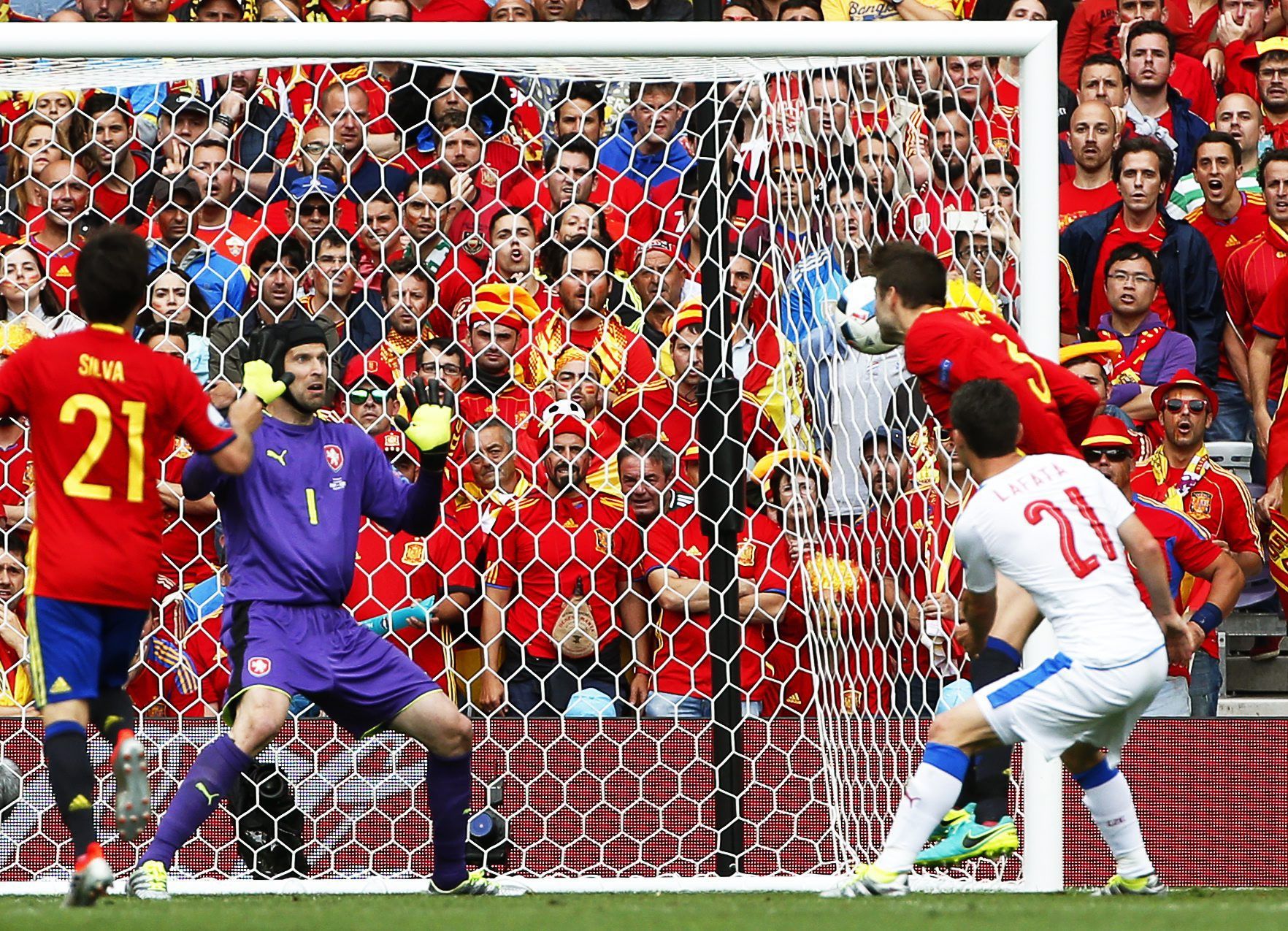 Gerard Piqué salva Espanya