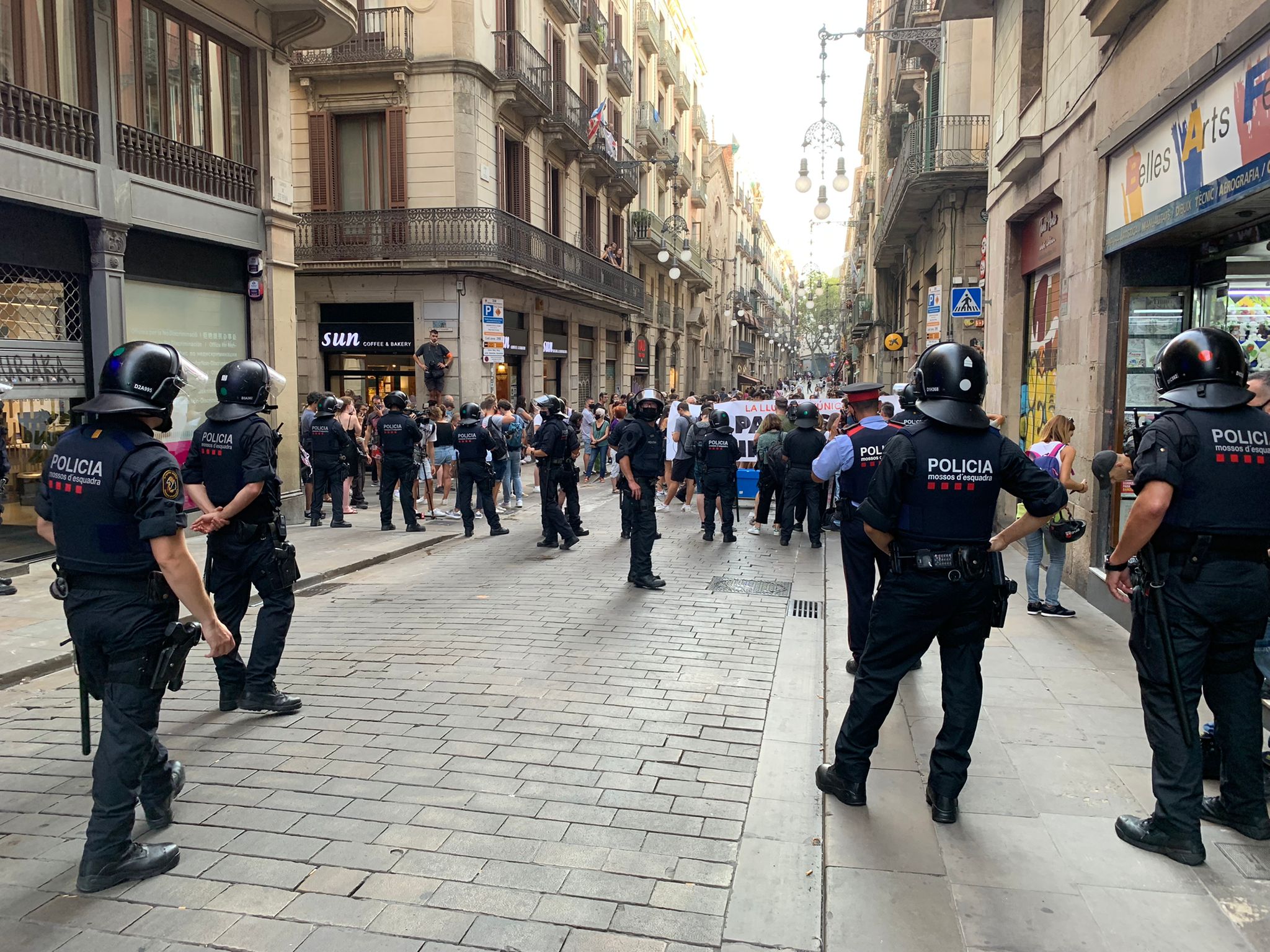 manifestacion izquierda independentista calle ferran barcelona-marc gonzález