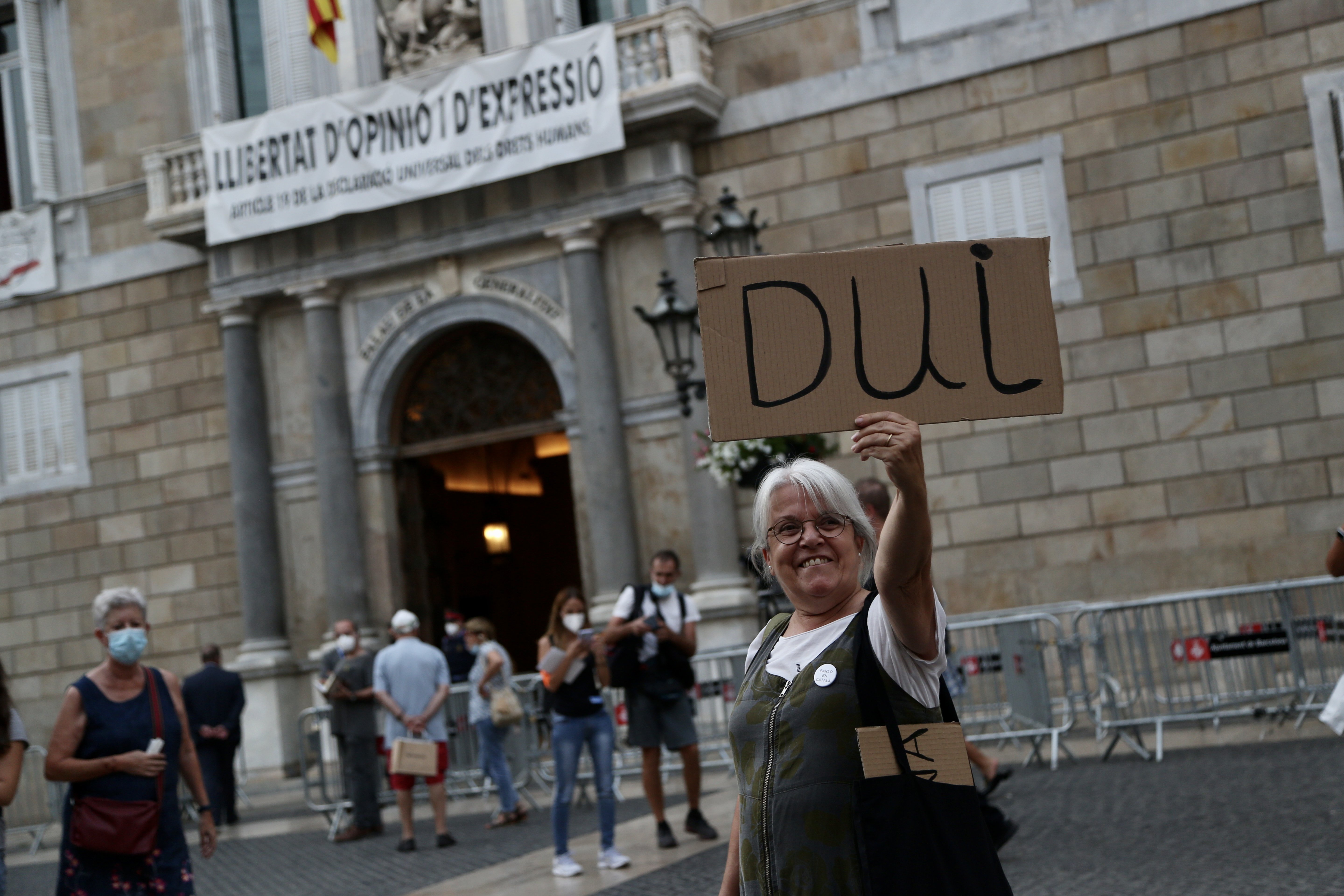 manifestación izquierda independentista contra mesa diálogo plaça sant jaume 2 montse giralt manifestación izquierda independentista contra mesa diálogo plaça sant jaume 2 montse giralt
