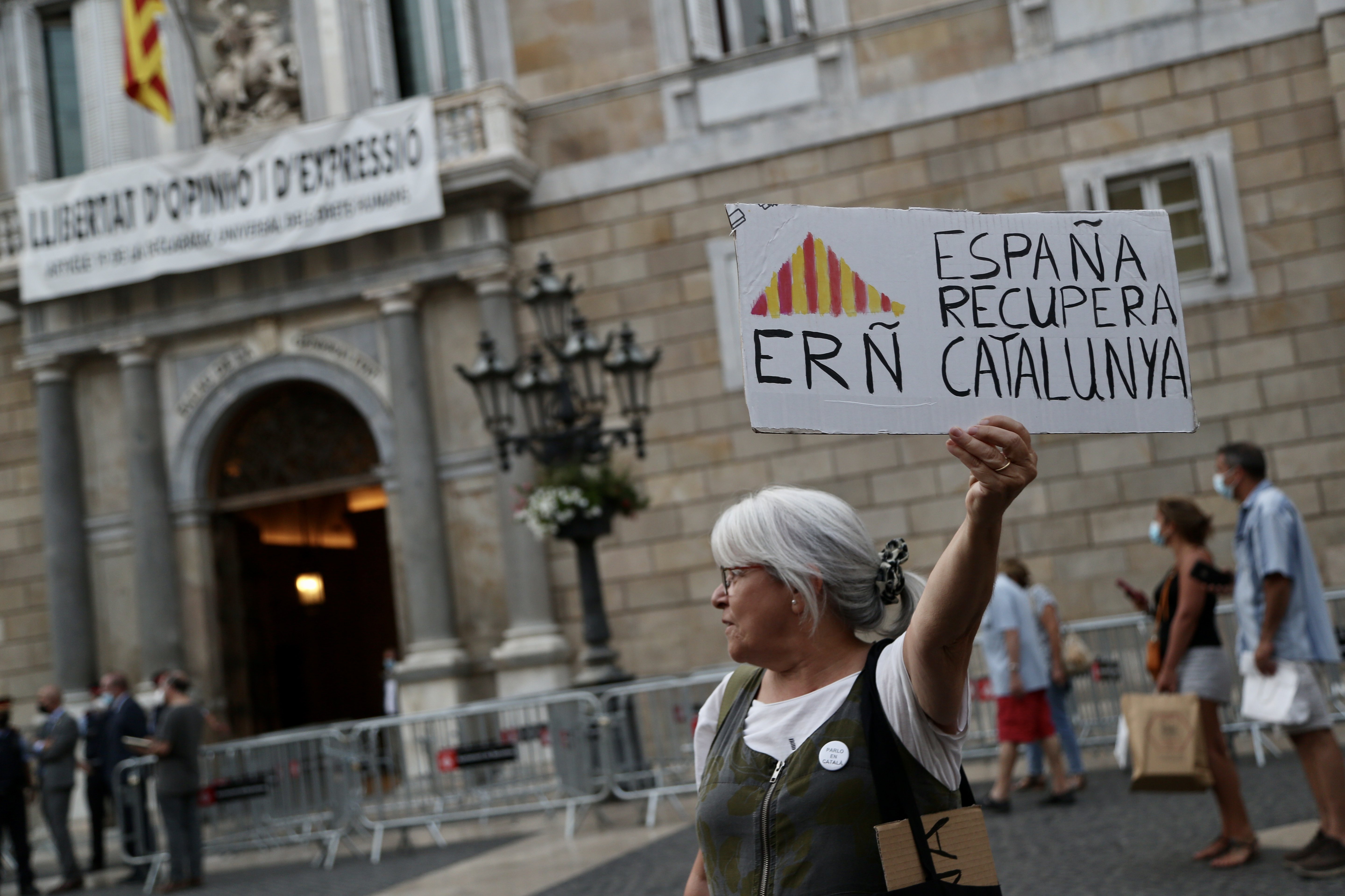 manifestación izquierda independentista contra mesa diálogo plaça sant jaume 1 montse giralt manifestación izquierda independentista contra mesa diálogo plaça sant jaume 1 montse giralt