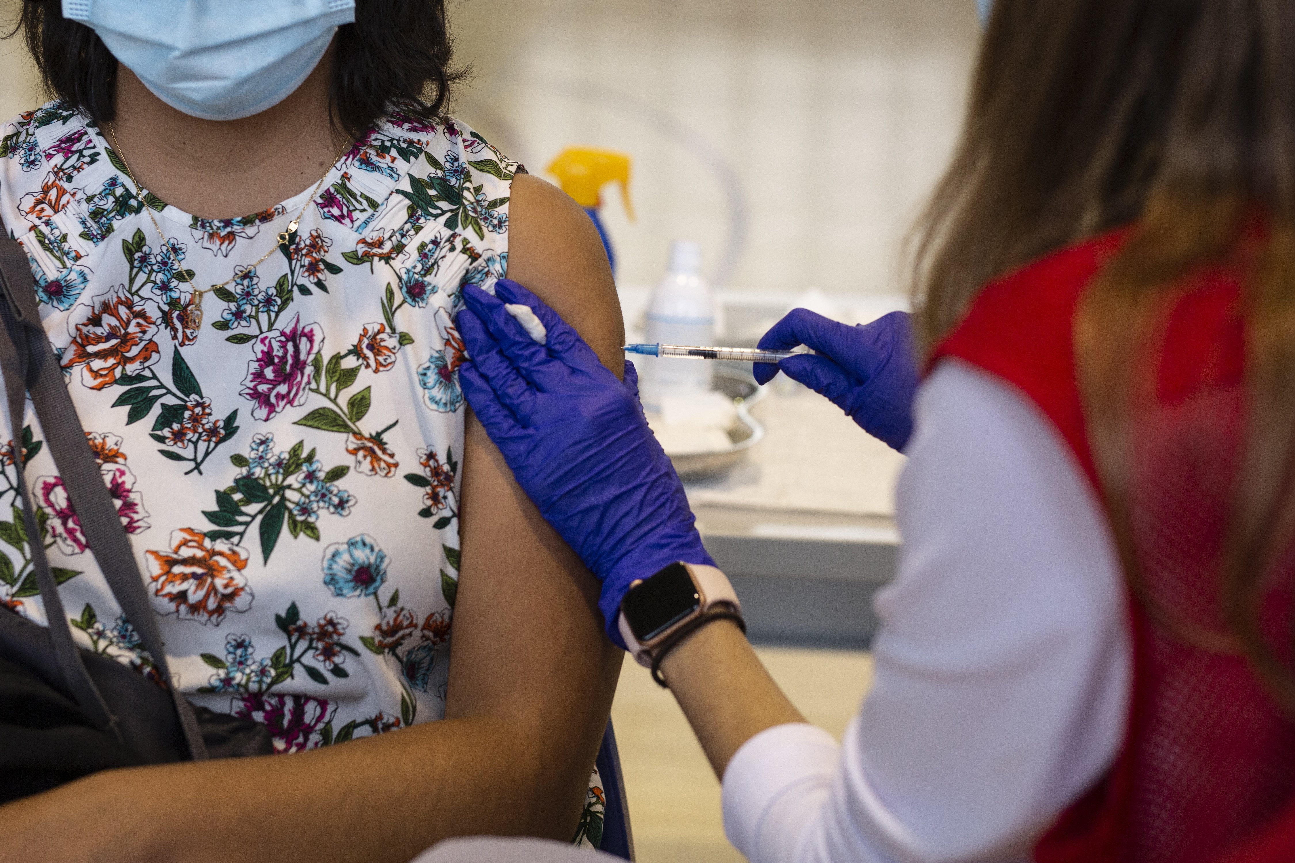 La CE s'inclina per donar una tercera dosi de la vacuna a immunodeprimits
