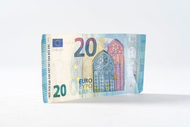 Dinero, economia, euros, salario mínimo - thought catalog - unsplash