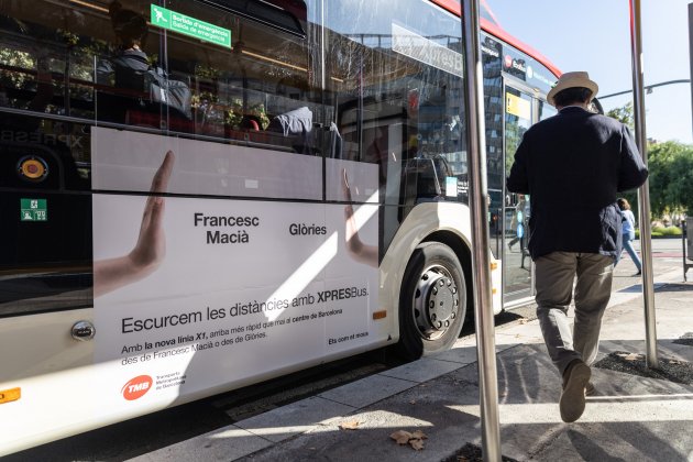 Presentación de la XPRESBus X1, primera línea urbana semidirecta de autobús de Barcelona exterior bus|buzo - Sergi Alcàzar
