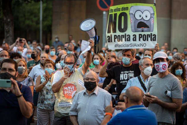 MANIFESTACIÓN PUERTA A PUERTA SANT ANDREU - Montse Giralt