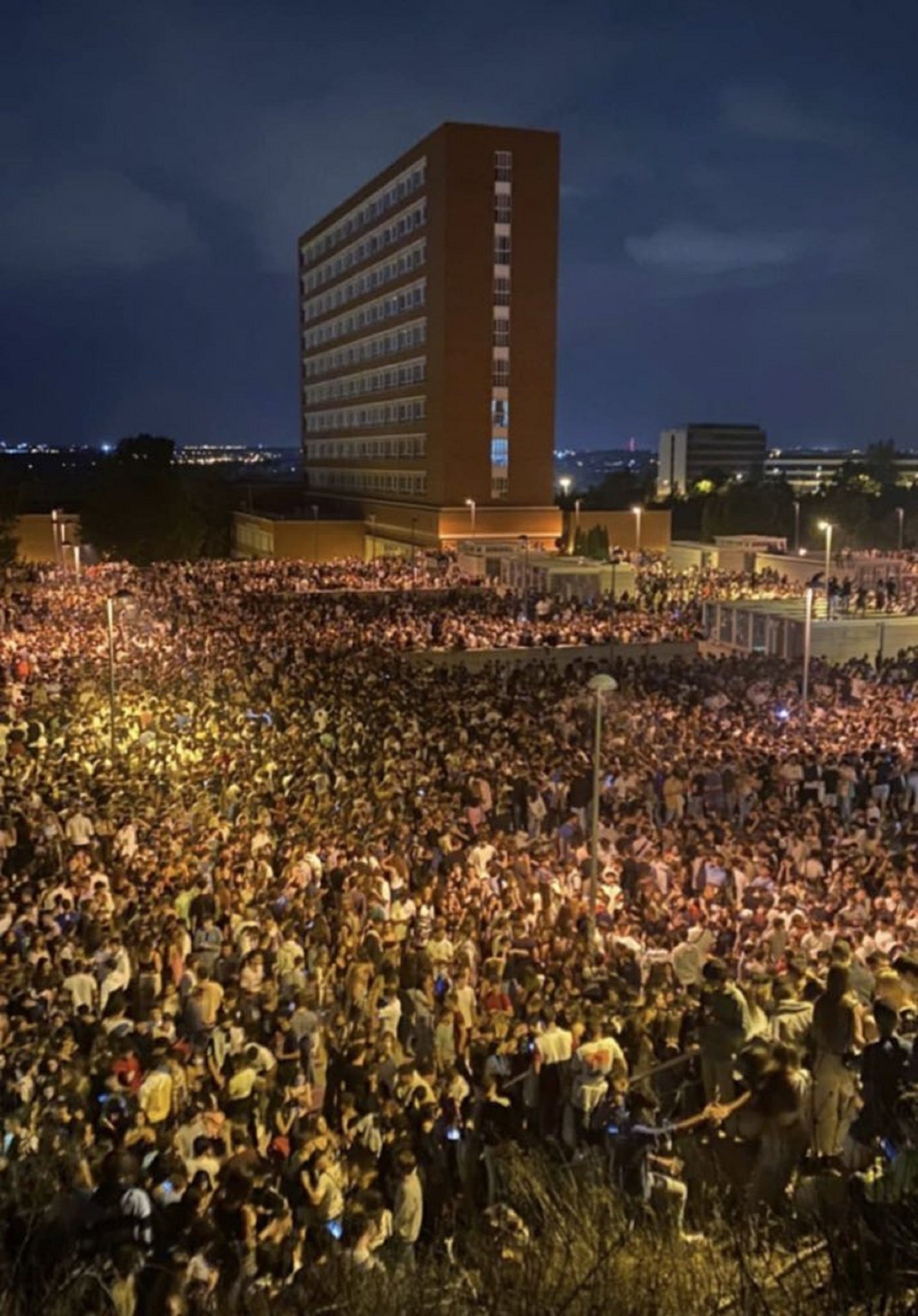 Macrobotelló de 5.000 persones a Madrid tot i tenir l'oci nocturn obert