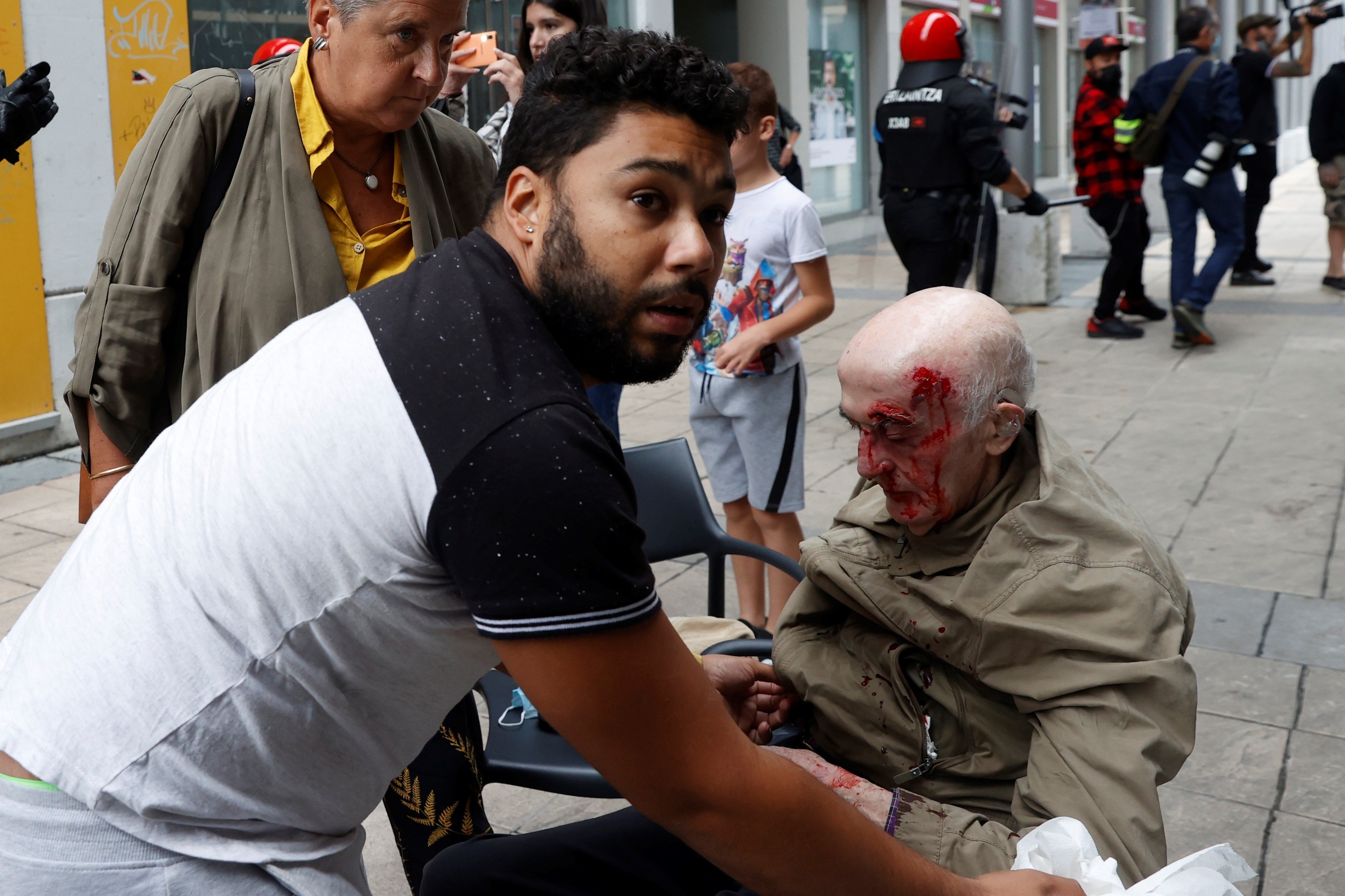 El acto de Vox en Arrasate acaba en cargas policiales