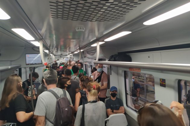 Endavant Valles Oriental (Twitter) : Columna manifestación no ampliación Prat aeropuerto