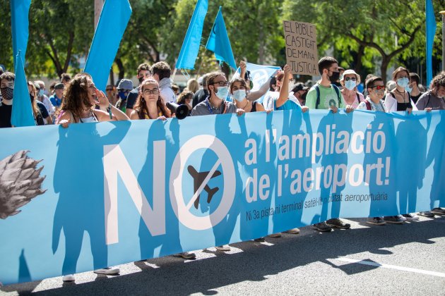 Manifestación Prat contra aeropuerto Prat : Montse Giralt