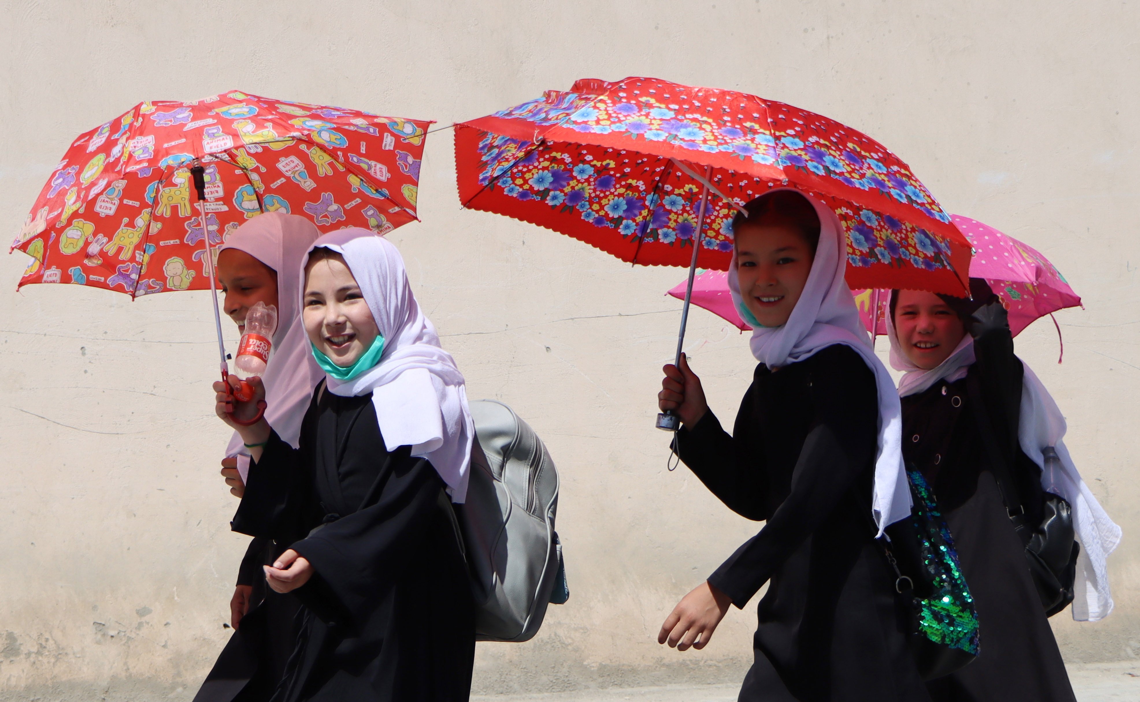 niñas escuela colegio afganistan talibanes efe