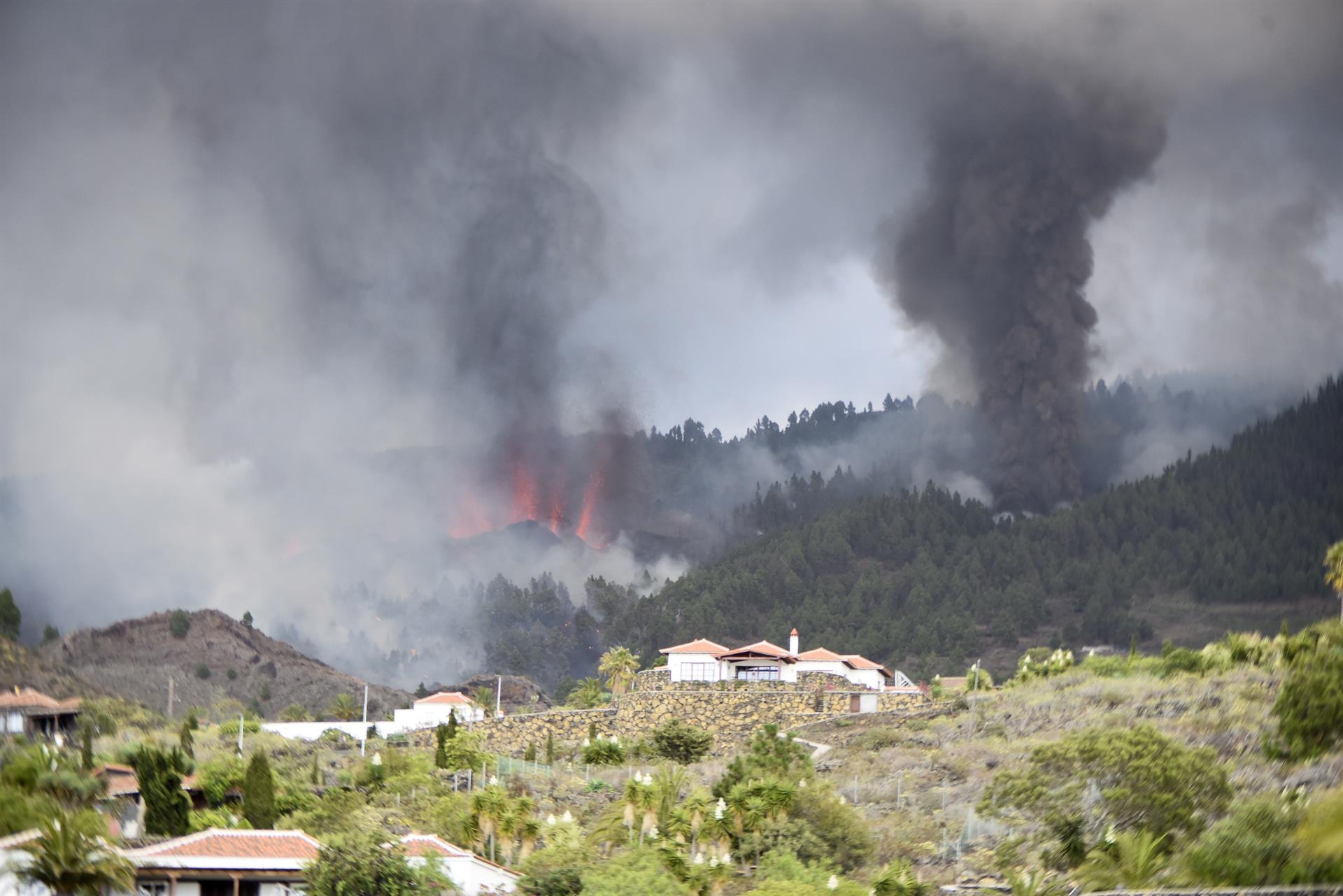erupción volcánica en la Cumbre Vieja de La Palma / EFE