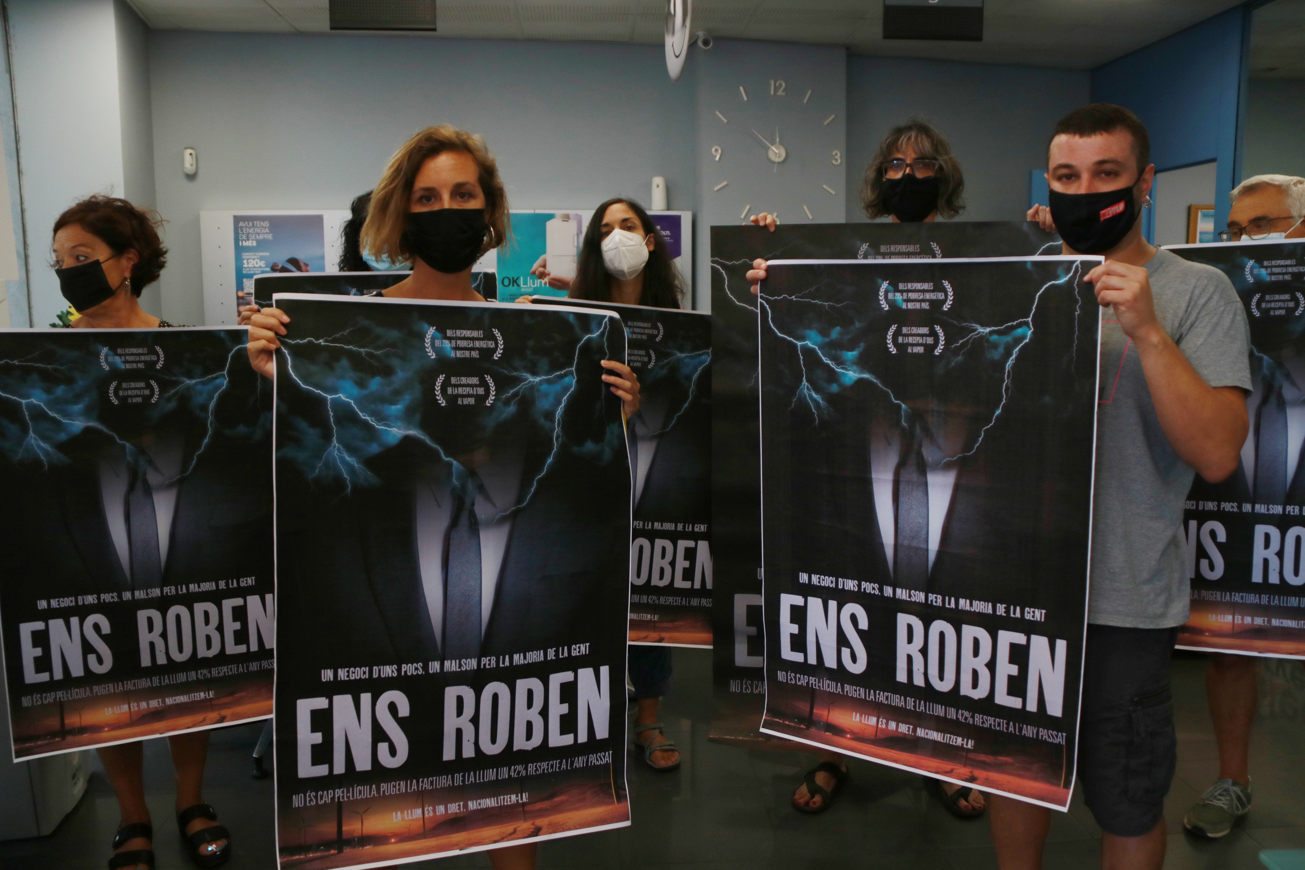 Protesta CUP precio electricidad sede Endesa Reus Diputada Laia Estada ACN