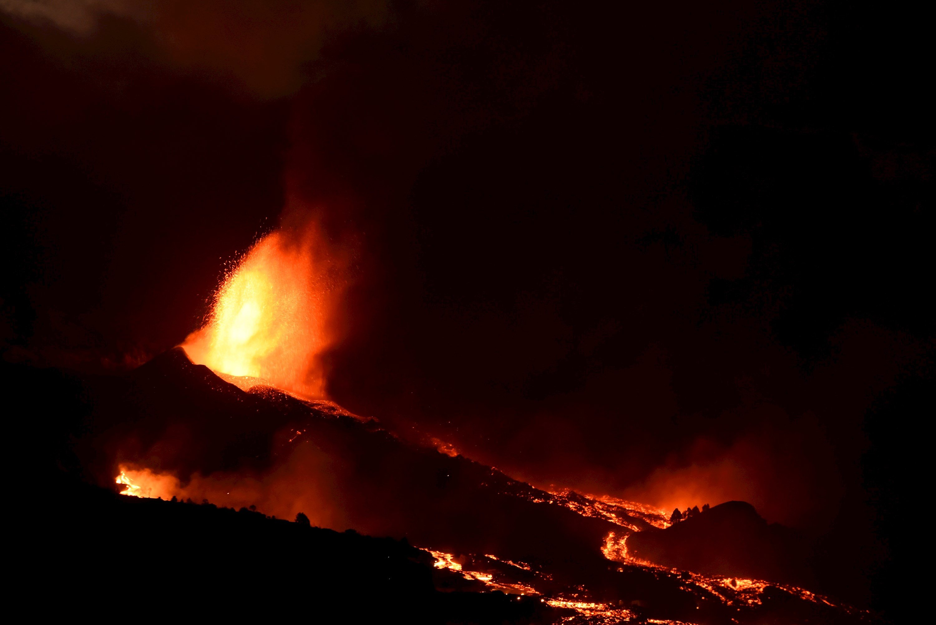 Emerge una nueva boca eruptiva en el volcán de La Palma