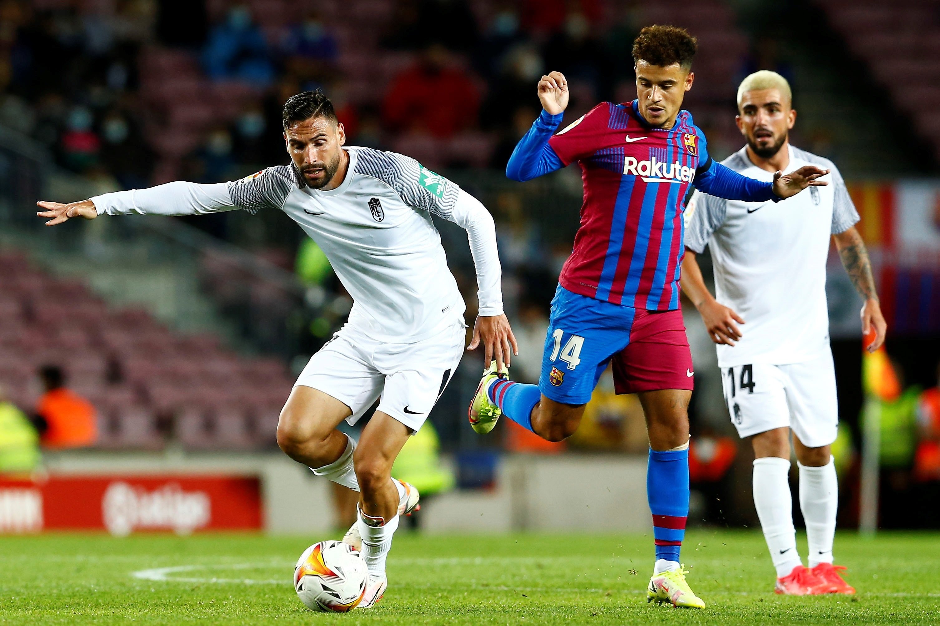 En el Barça se enteran de lo que está haciendo Coutinho y Xavi Hernández tomará medidas contundentes