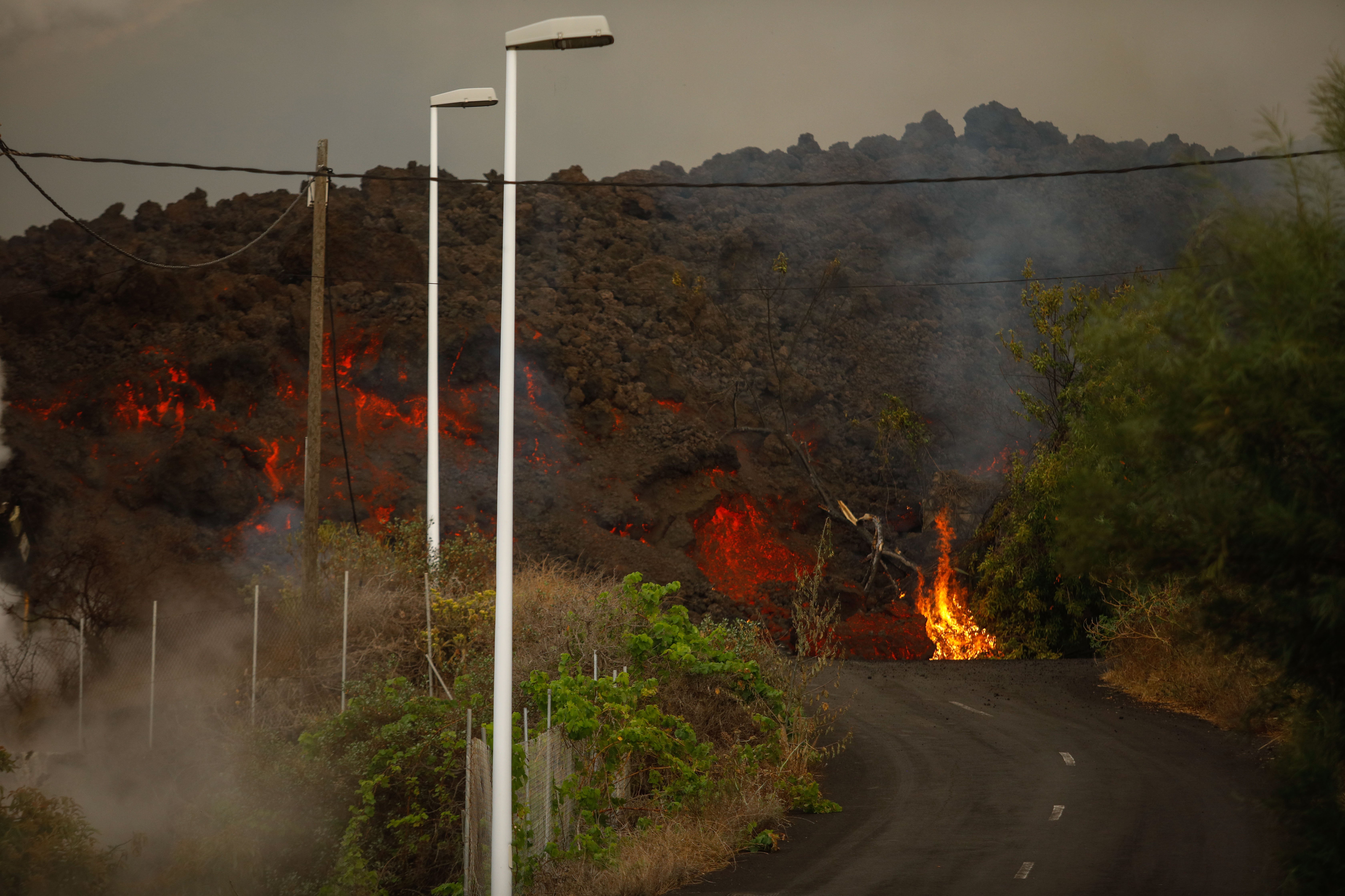  lava volcan creua carretera la palma|palmell canàries Kike Rincón / Europa Press