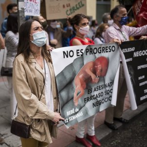 mujer cartel lee no progreso asesinato concentra frente sede psoe calle aborto clinicas provida Alejandro Martínez Vélez / Europa Press