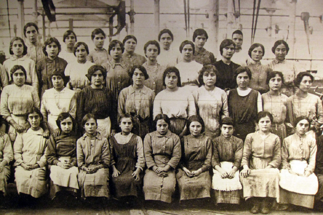Mutua d'Obrers. Trabajadoras del textil catalán. Viquipedia
