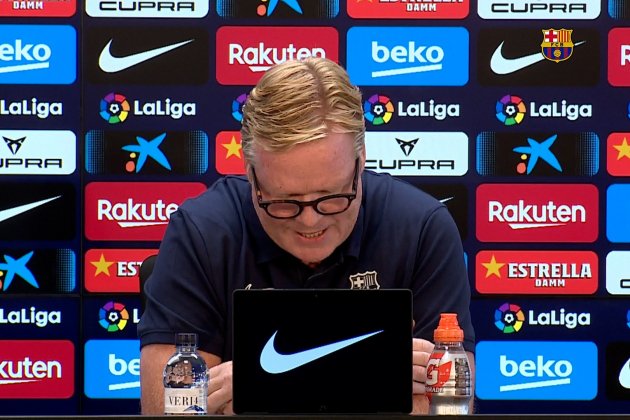 Ronald Koeman gafas Barca rueda prensa FC Barcelona