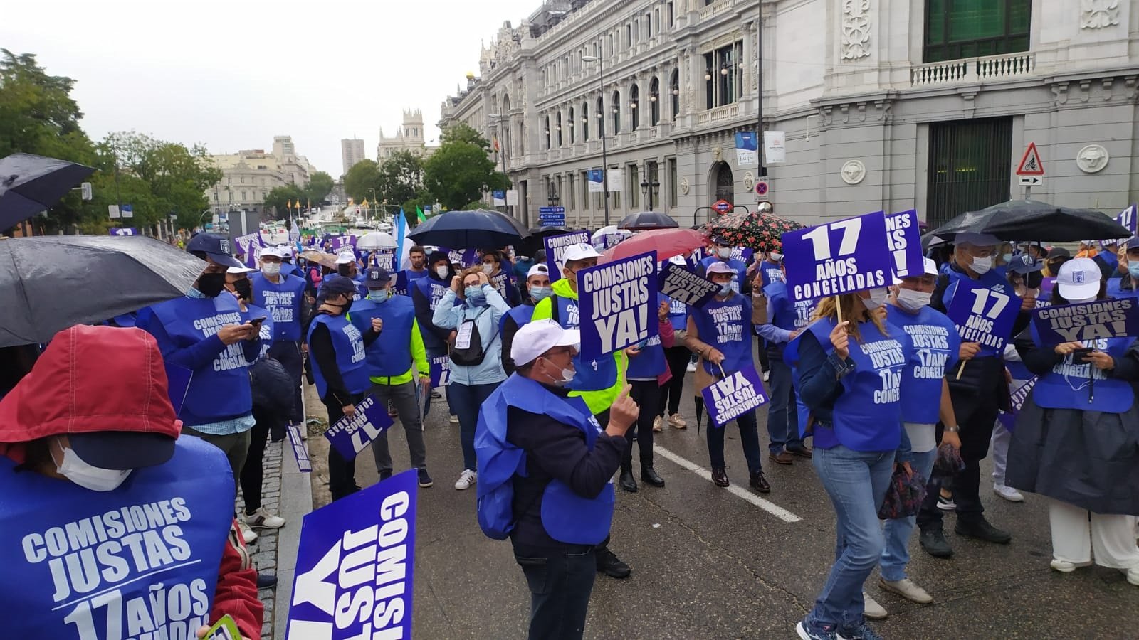 Los loteros protestan en Madrid: "Un décimo vale 20€, Hacienda se queda 19,20"