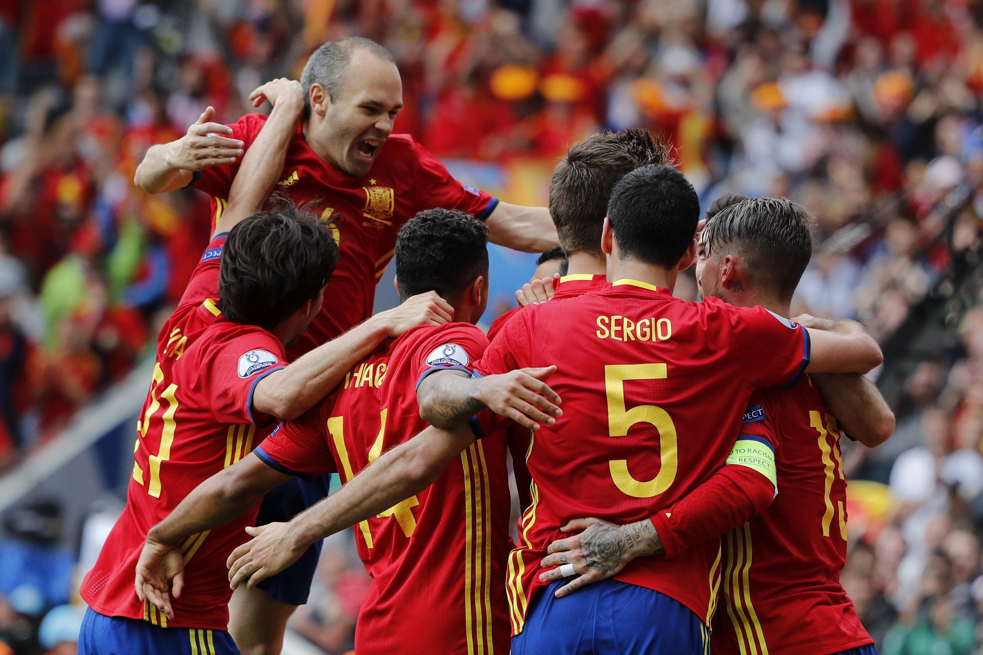 Colau instal·larà pantalles gegants per seguir la selecció espanyola