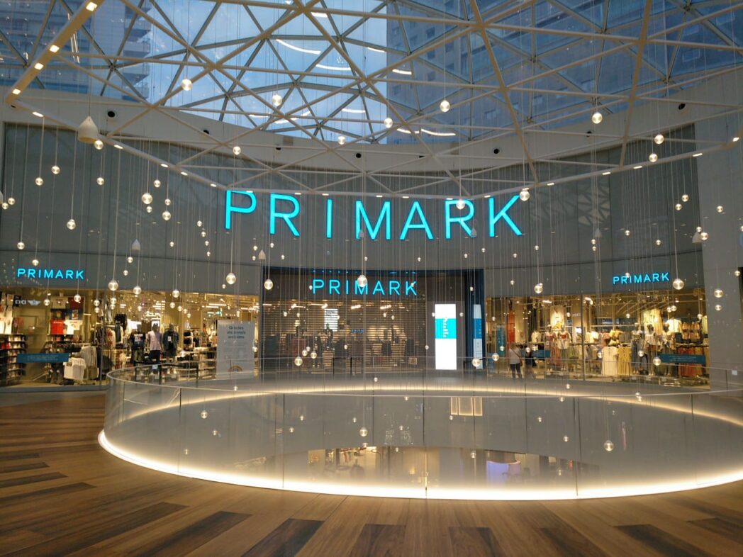 Aquesta granota curta tendència de Primark perfecta per anar a l'oficina o de tardeo no té rival