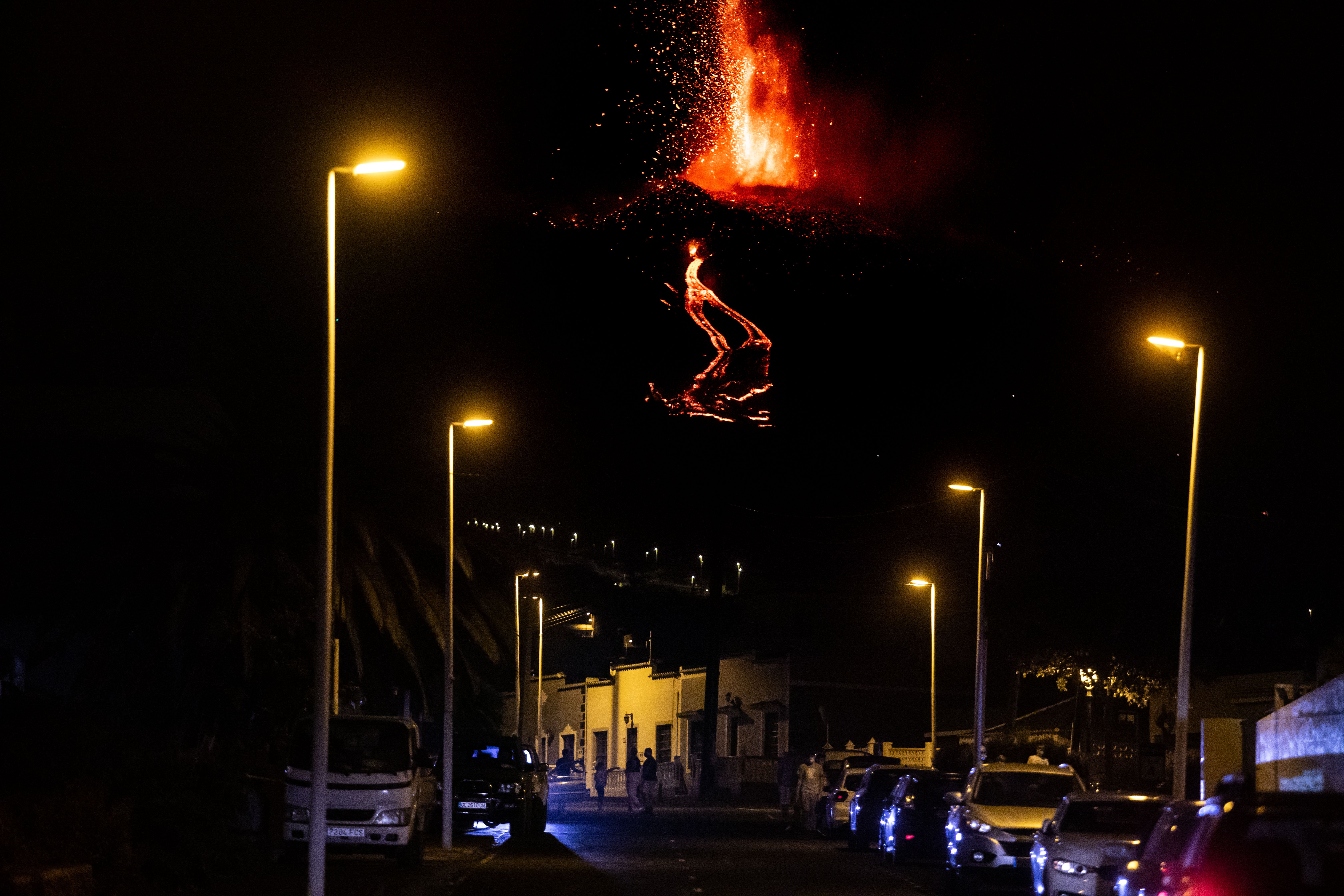 La lava alenteix el seu curs a La Palma: experts dubten ara que arribi al mar