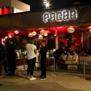 Poc ambient en la primera nit de reobertura de l'oci nocturn