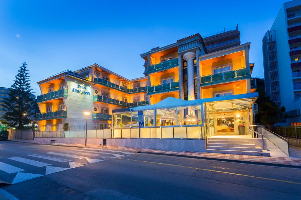 El hotel mejor valorado de Calella es un 5 estrellas a unos precios muy tentadores.