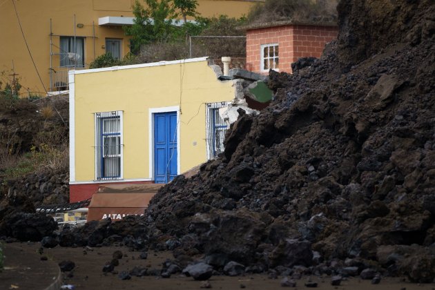 casa rodeada de lava La palma volcan / Efe