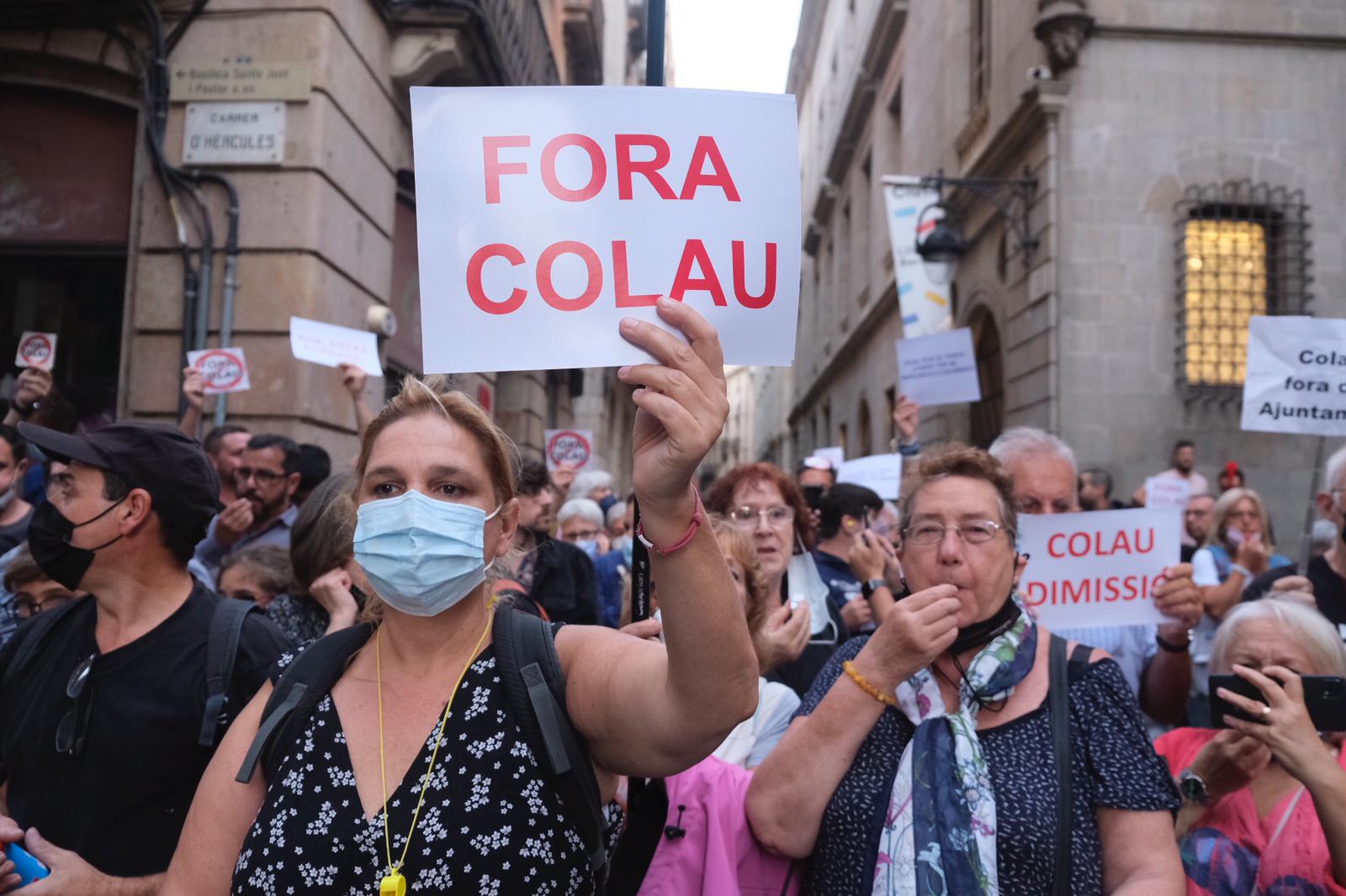 "Get out of our neighbourhoods, Colau", the chant that surprised Barcelona's mayor