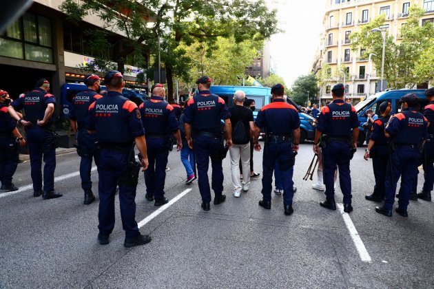 Mossos blindan consulado ialiano Barcelona Puigdemont Eva Parey