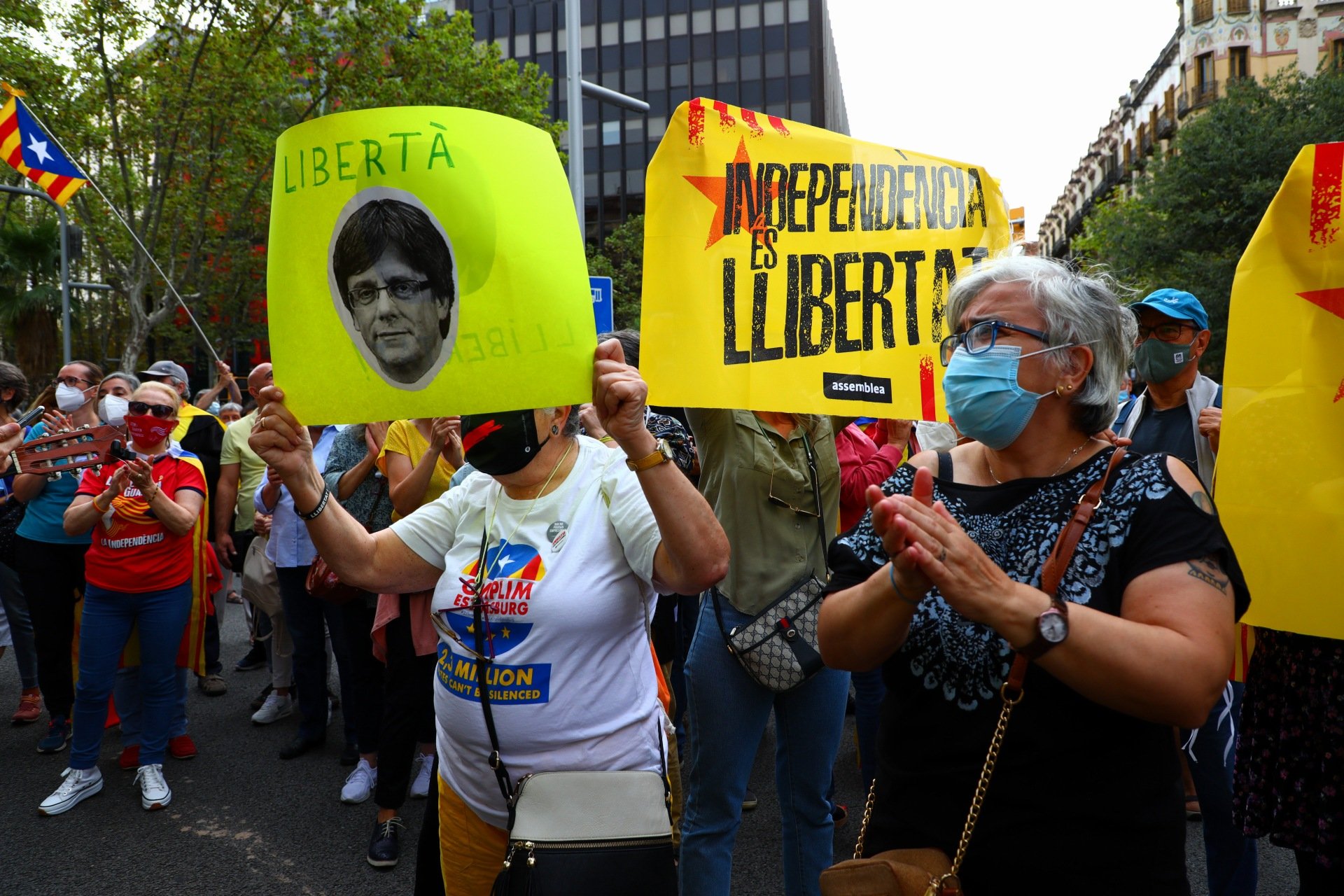 L'independentisme esclata per la detenció de Puigdemont: "El nostre president"