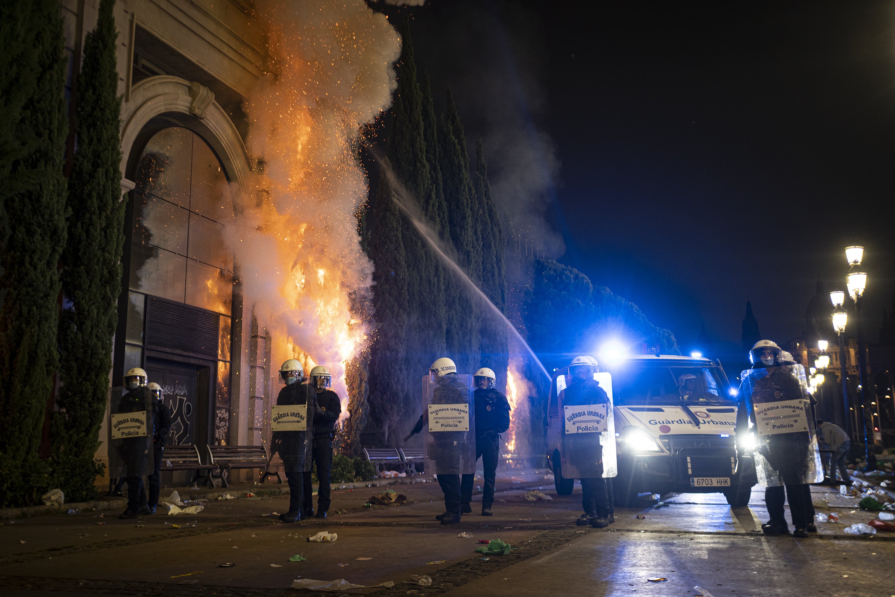 Guardias urbanos piden la dimisión de Colau por el "terrorismo urbano"