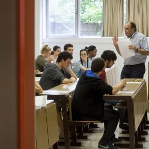 Estudiants de Filologia es queixen de les traves per ser professors de català