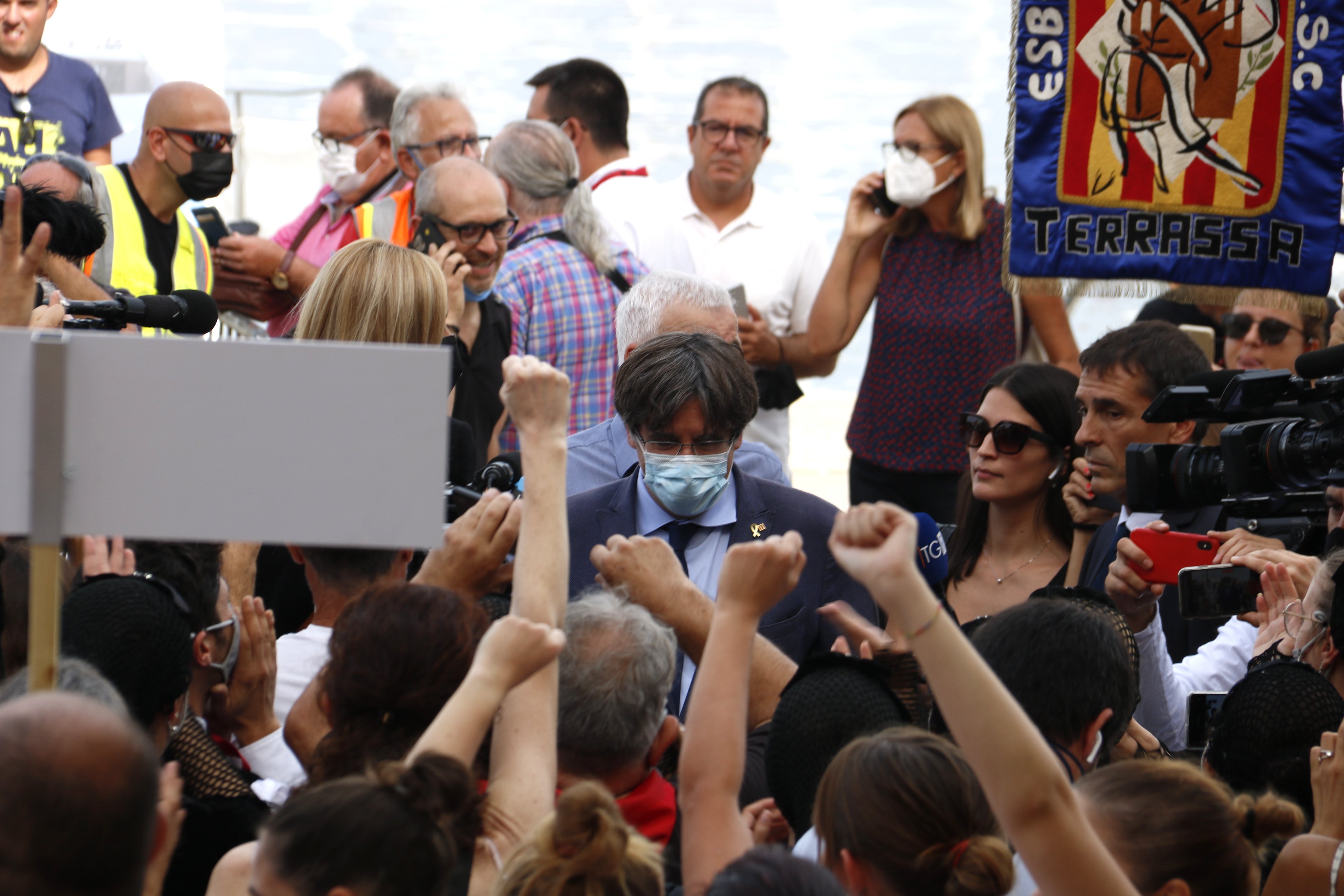 Puigdemont, aclamat en arribar a l'Aplec Internacional d'Adifolk a l'Alguer