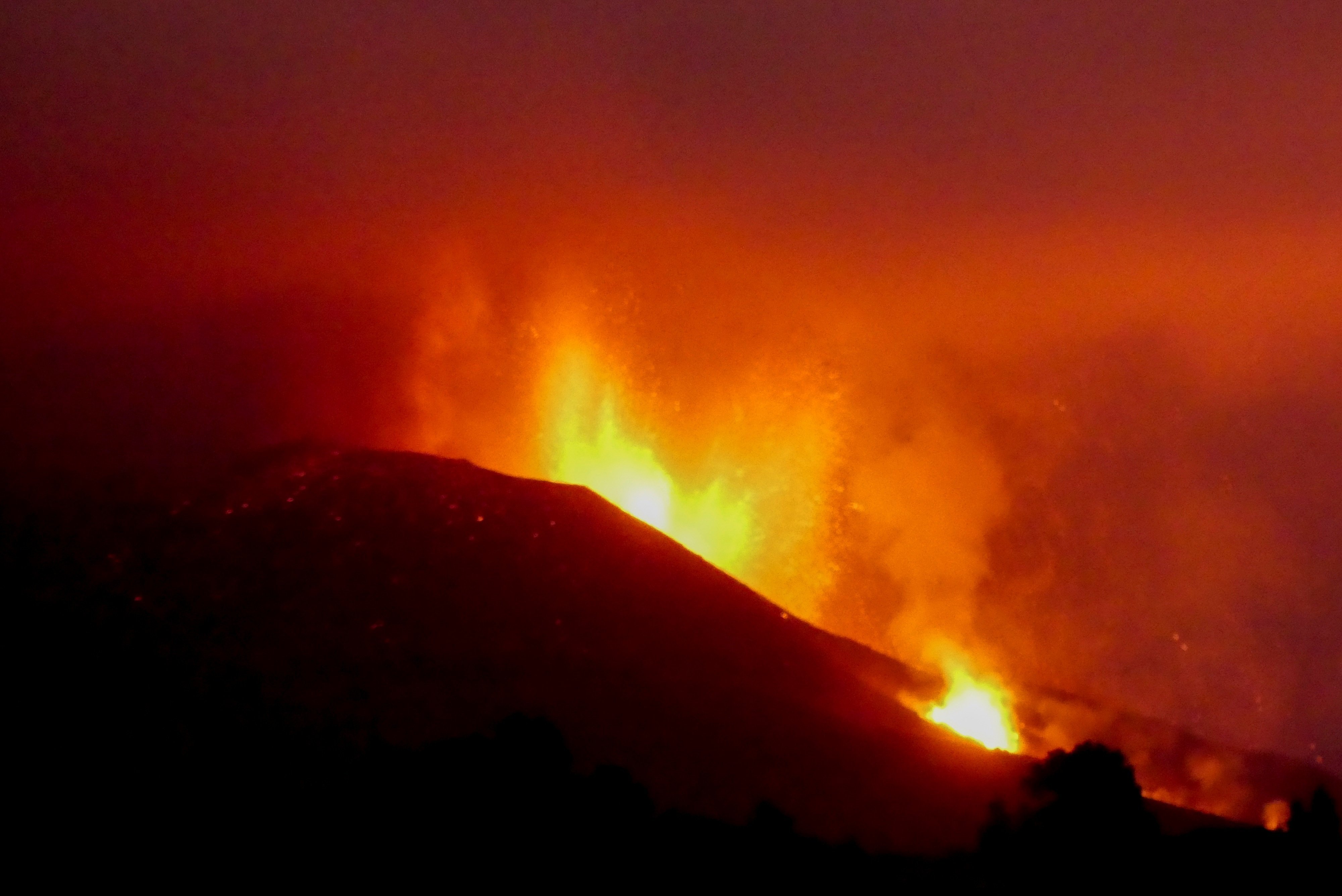 El volcán de La Palma intensifica su actividad: aparecen nuevas bocas