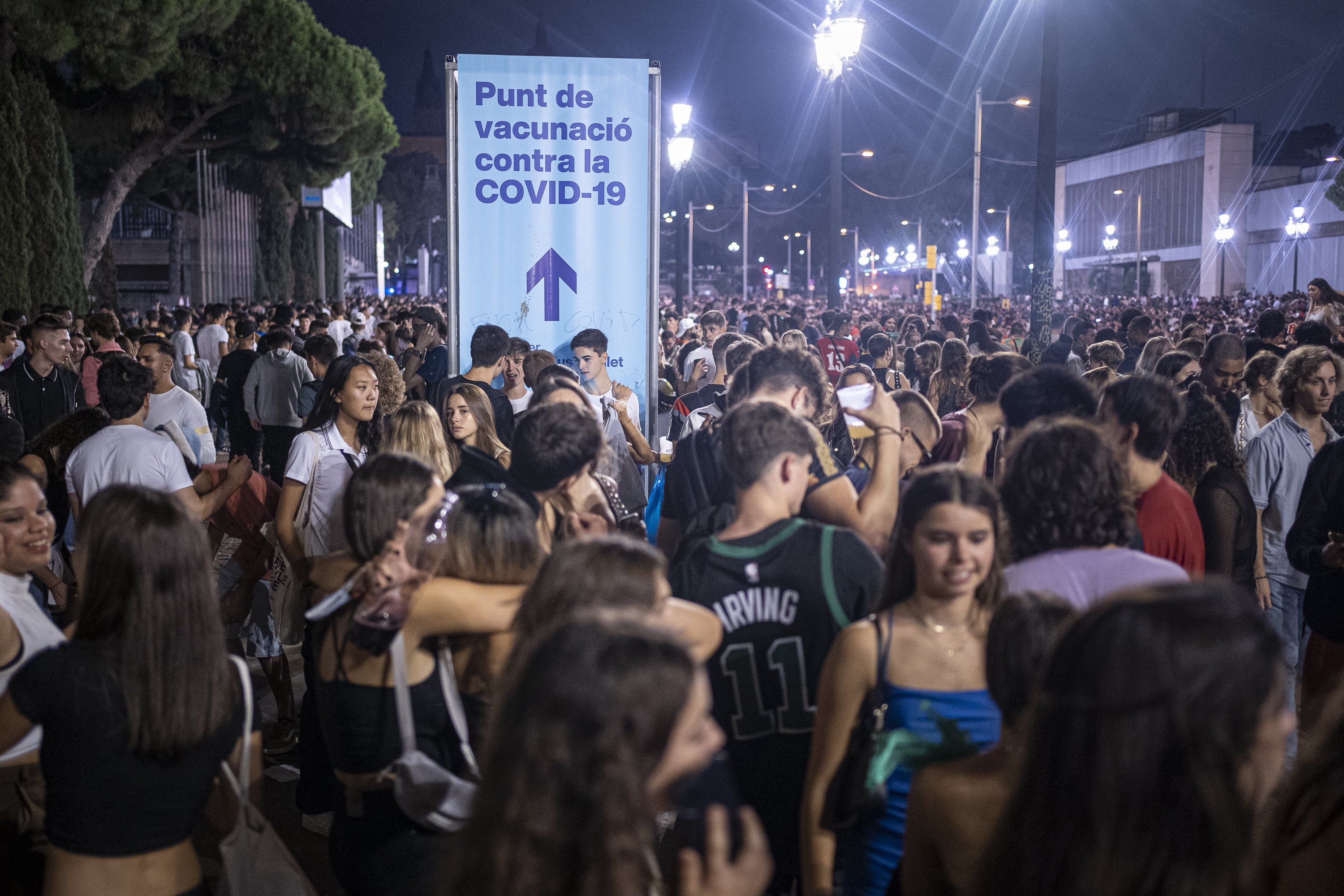 Macrobotellón fiestas de la Merce Barcelona Plaza España - Pau de la Calle