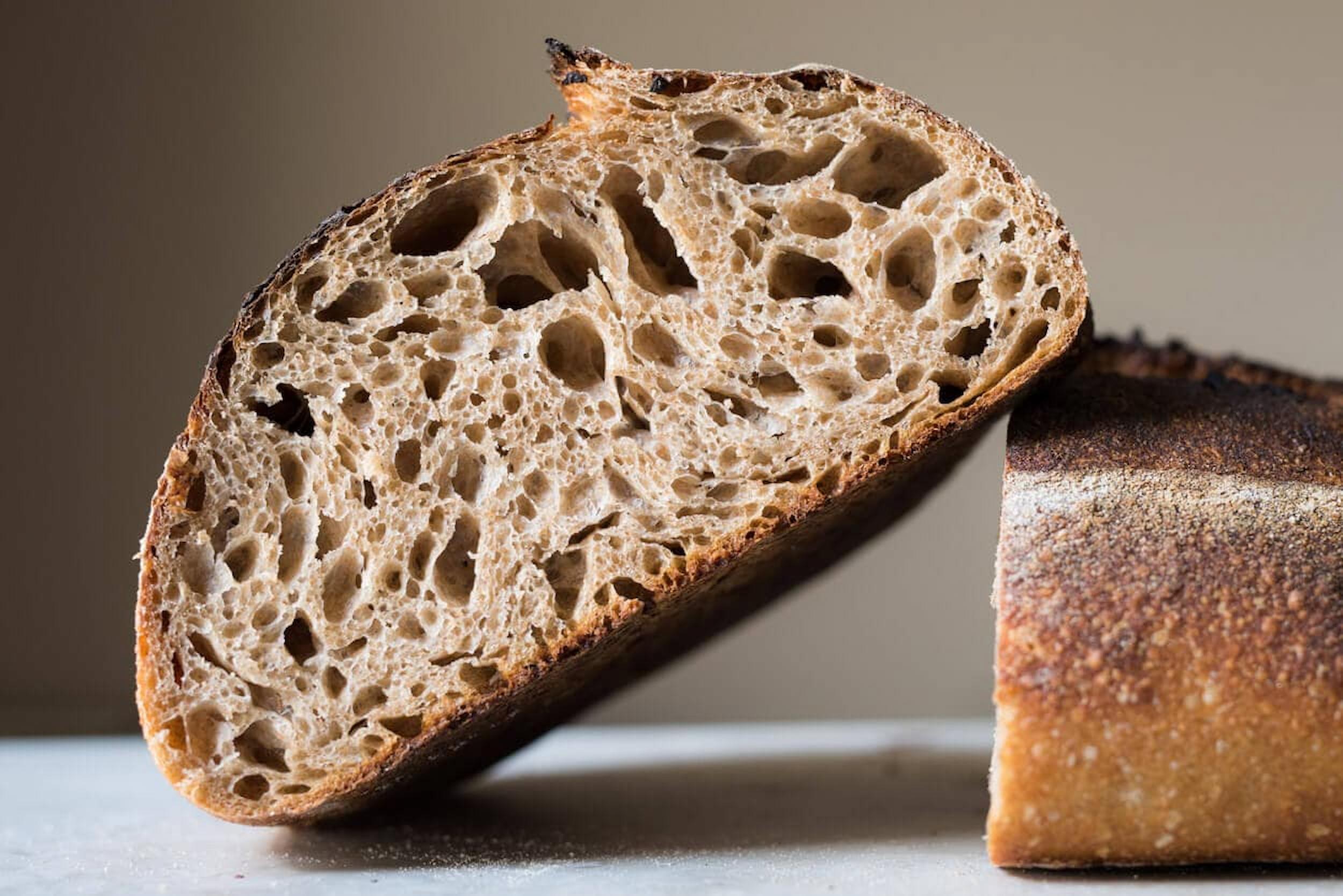 Почему хлеб вкусный. Сыропеклый Мякиш. Пористость хлеба. Дефекты хлеба. Пористый хлеб.