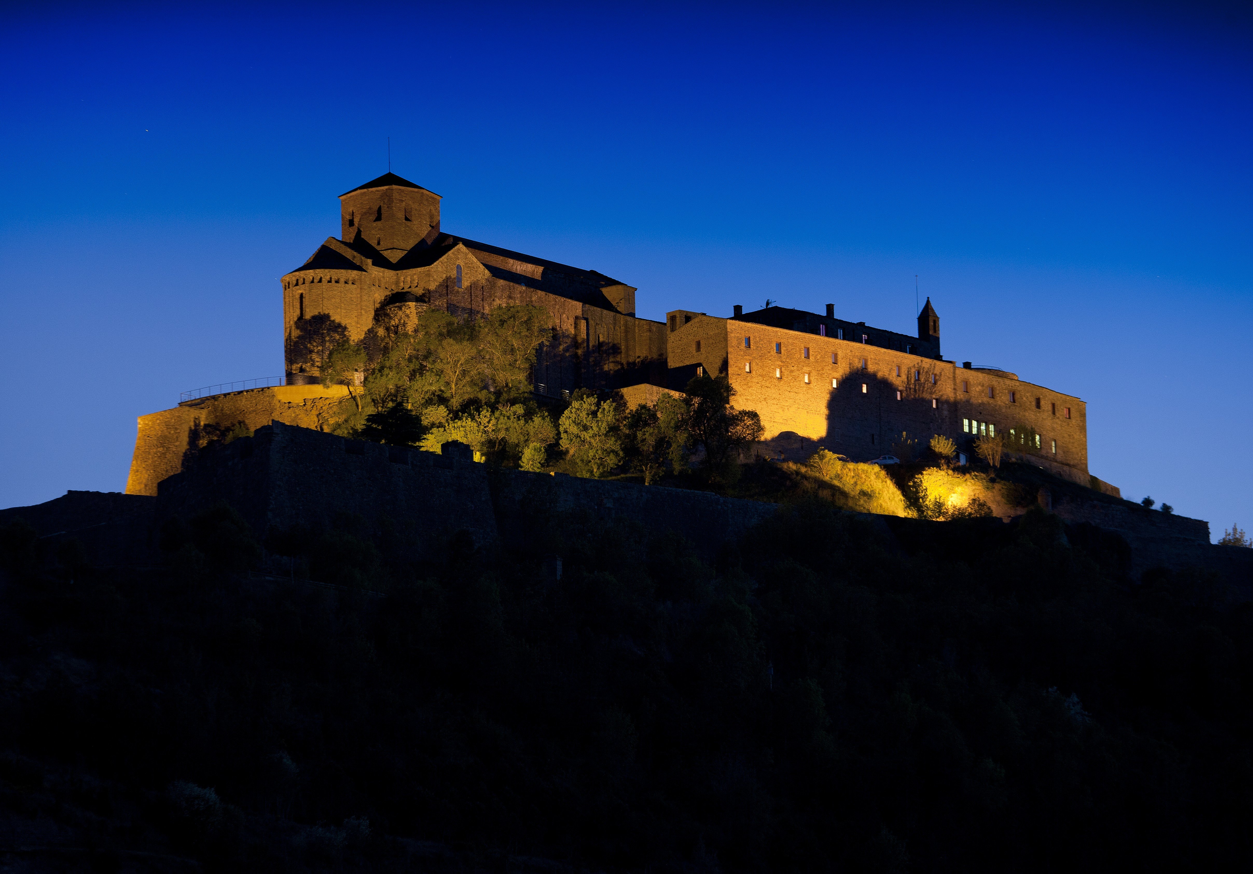 Cardona se impone a Ripoll como monumento favorito de los catalanes