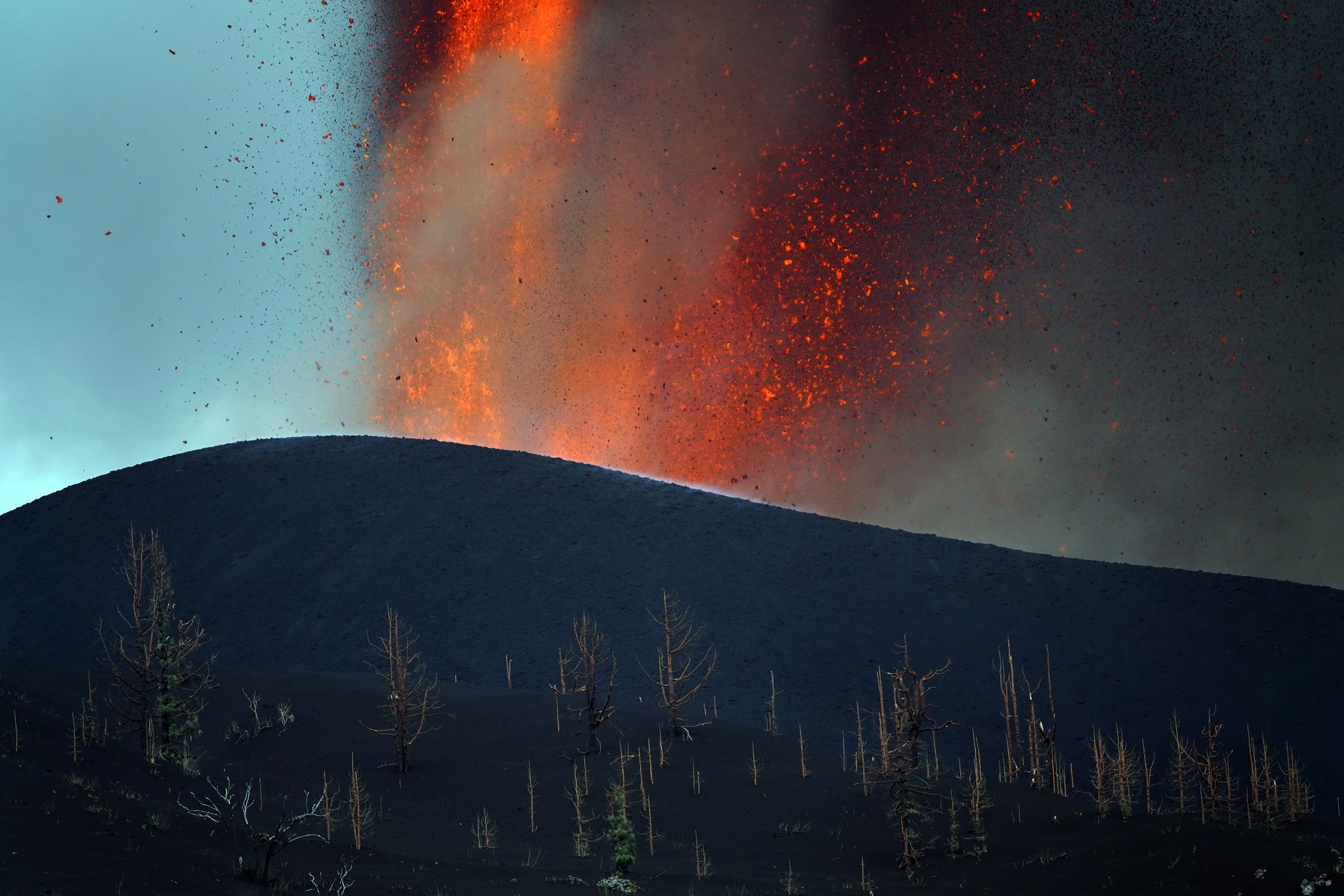 La Palma volcano takes a break from blowing its top, then bursts into action again