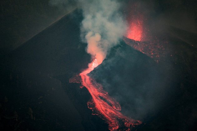volcan lava erupcion canarias la palma efe