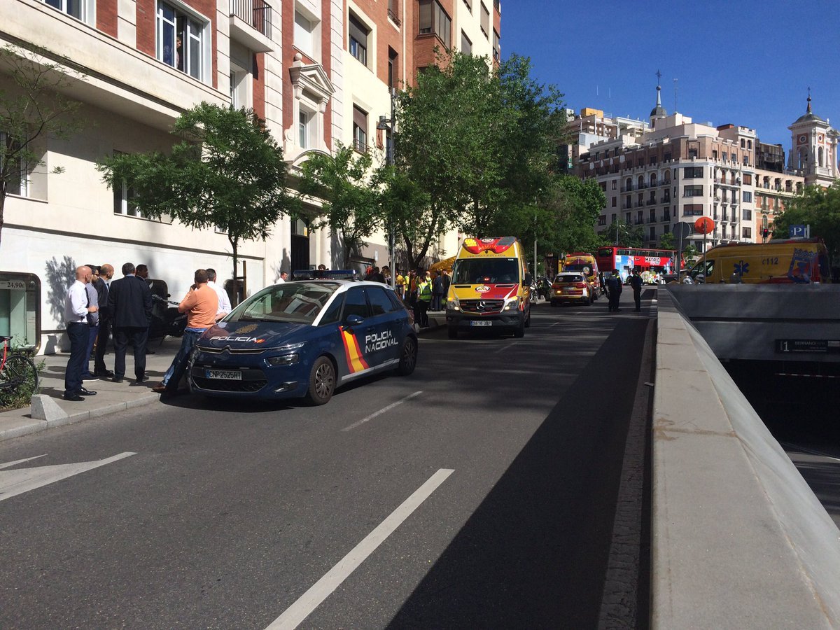 Dos adolescents moren en caure pel buit d'un ascensor a Madrid Dos adolescents moren en caure pel buit d'un ascensor a Madrid